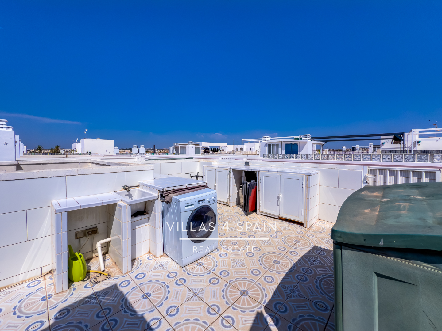 Resale - 2 Bed 1 Bath Apartment with Roof Terrace and sea views - calle salustiana - Alicante Resale - 2 Bed 1 Bath Apartment with Roof Terrace and sea views - calle salustiana - Alicante