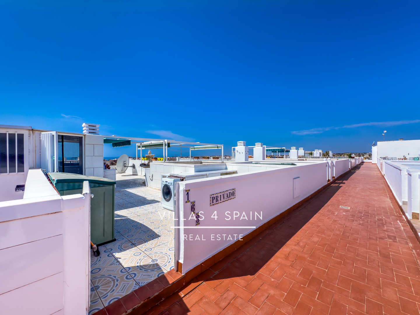 Resale - 2 Bed 1 Bath Apartment with Roof Terrace and sea views - calle salustiana - Alicante Resale - 2 Bed 1 Bath Apartment with Roof Terrace and sea views - calle salustiana - Alicante