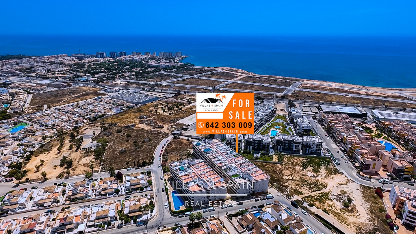 2 Bed 1 Bath Apartment with Roof Terrace and sea views 