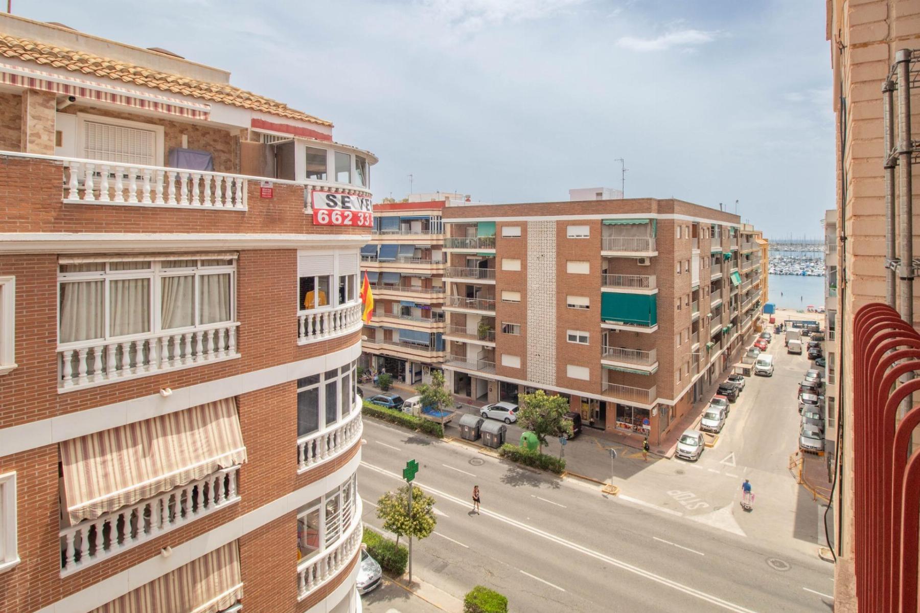 Resale - 3 Bedroom 1 Bathroom Apartamento in Torrevieja - Playa Acequion - Alicante Resale - 3 Bedroom 1 Bathroom Apartamento in Torrevieja - Playa Acequion - Alicante