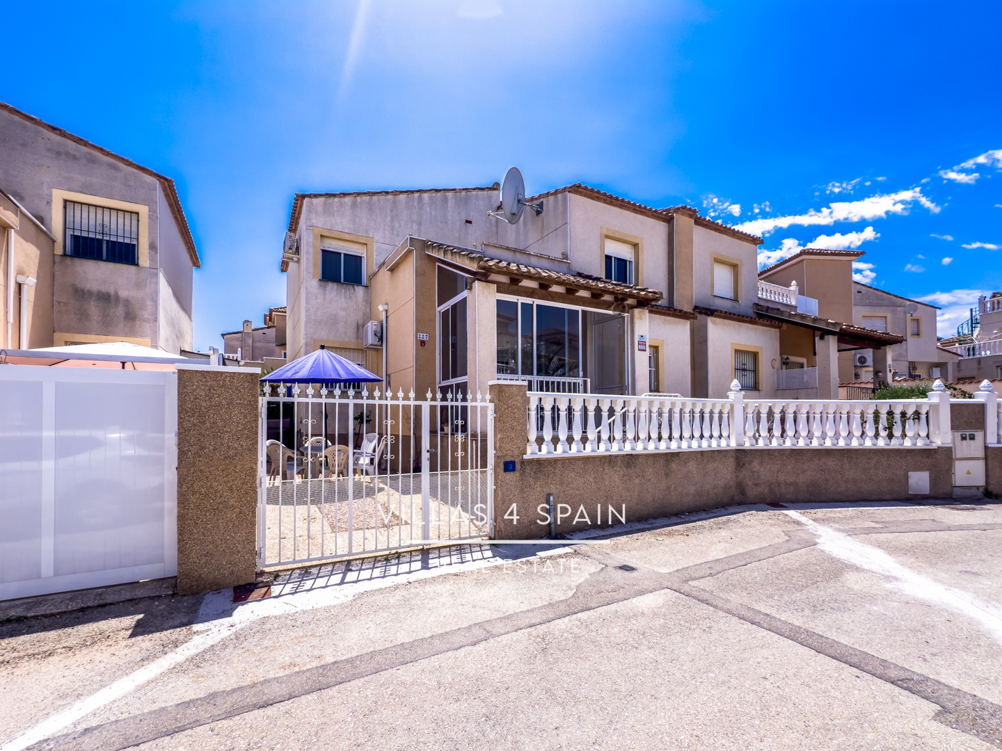 Resale - 3 Bed 2 Bath Townhouse in Montebello, Algorfa - av. romero - Alicante Resale - 3 Bed 2 Bath Townhouse in Montebello, Algorfa - av. romero - Alicante