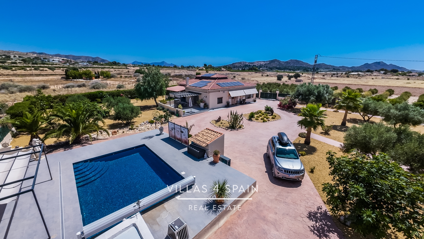 3 Bed 2 Bath Villa in La Romana, Alicante
