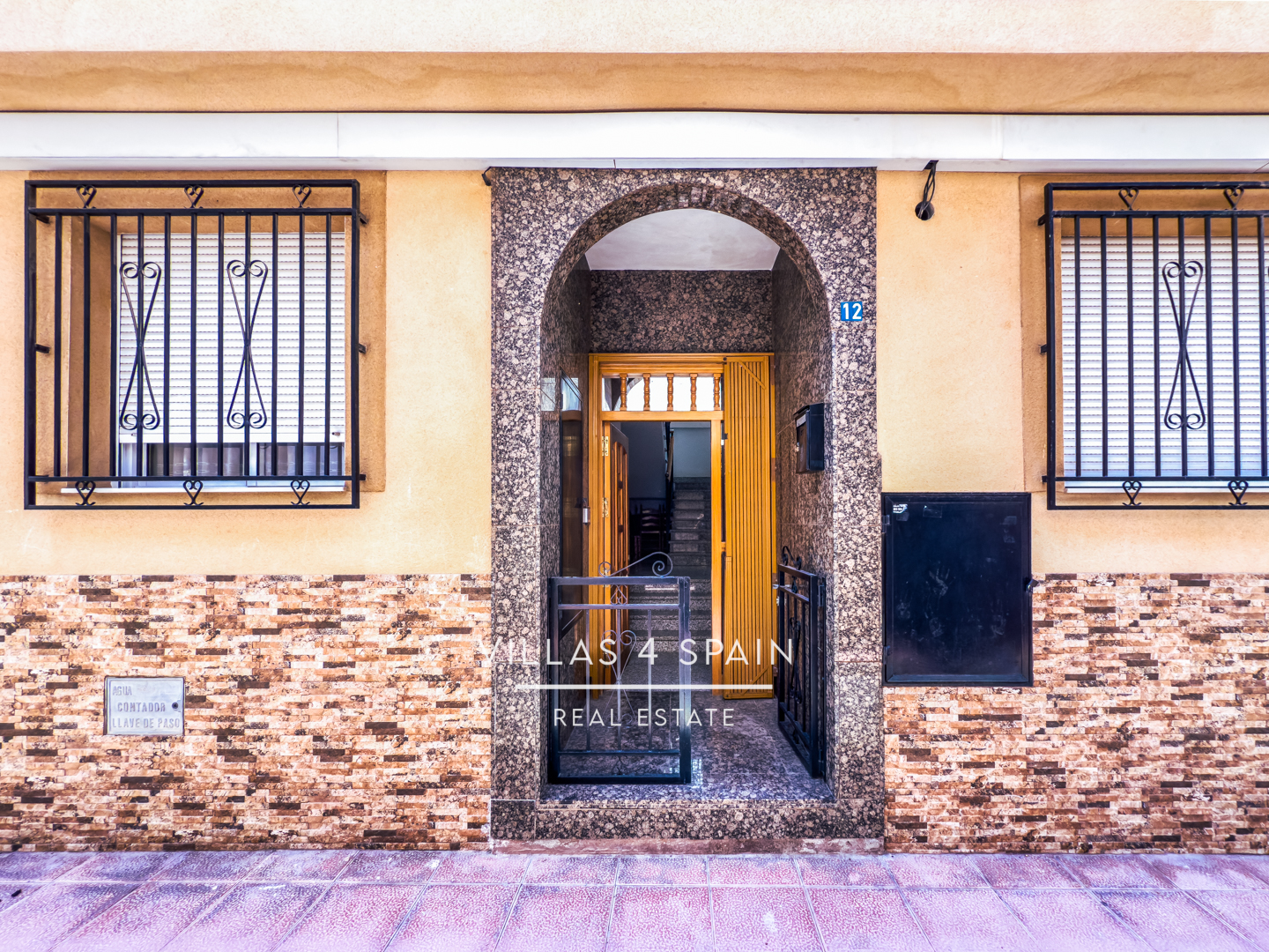 Resale - 8 Bed 4 Bath Townhouse in Fortuna For Sale - av. salvador allende - Murcia Resale - 8 Bed 4 Bath Townhouse in Fortuna For Sale - av. salvador allende - Murcia