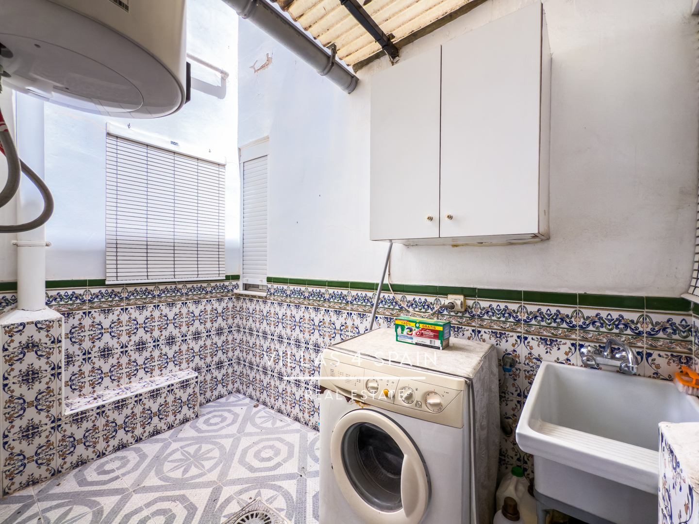 Resale - 8 Bed 4 Bath Townhouse in Fortuna For Sale - av. salvador allende - Murcia Resale - 8 Bed 4 Bath Townhouse in Fortuna For Sale - av. salvador allende - Murcia