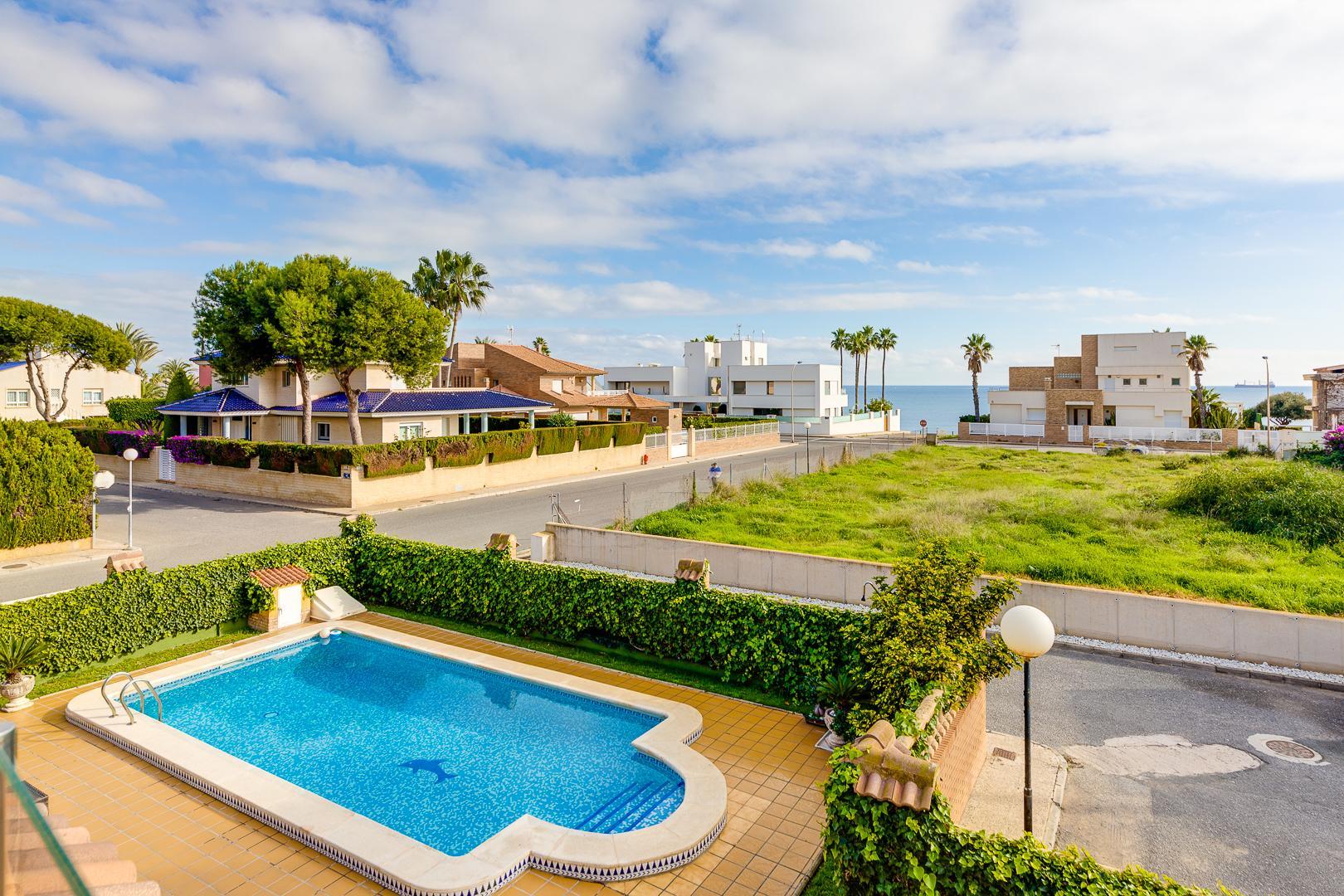 Resale - 5 Bedroom 3 Bathroom Chalet in Torrevieja - La Veleta - Alicante Resale - 5 Bedroom 3 Bathroom Chalet in Torrevieja - La Veleta - Alicante