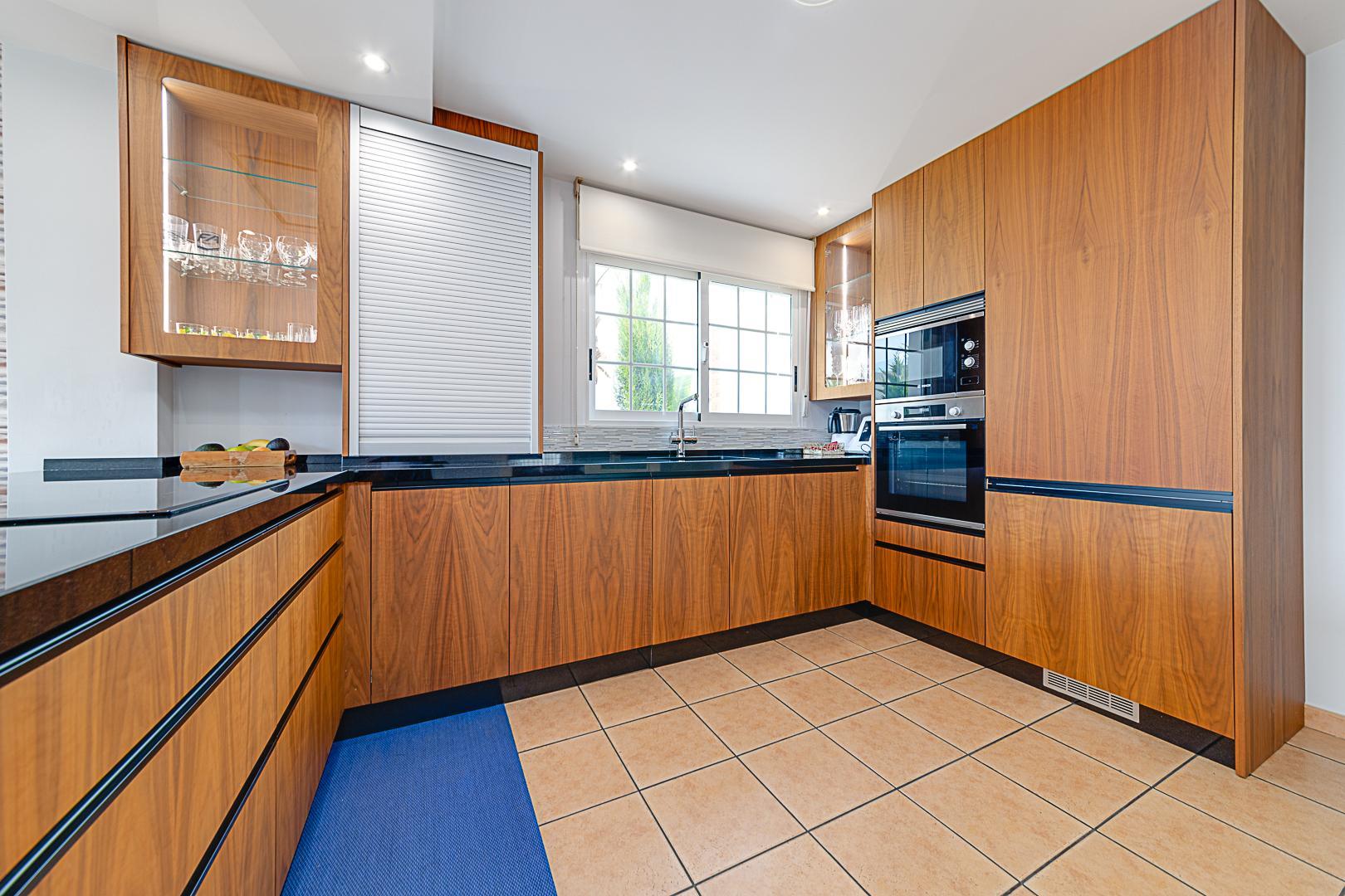 Resale - 5 Bedroom 3 Bathroom Chalet in Torrevieja - La Veleta - Alicante Resale - 5 Bedroom 3 Bathroom Chalet in Torrevieja - La Veleta - Alicante