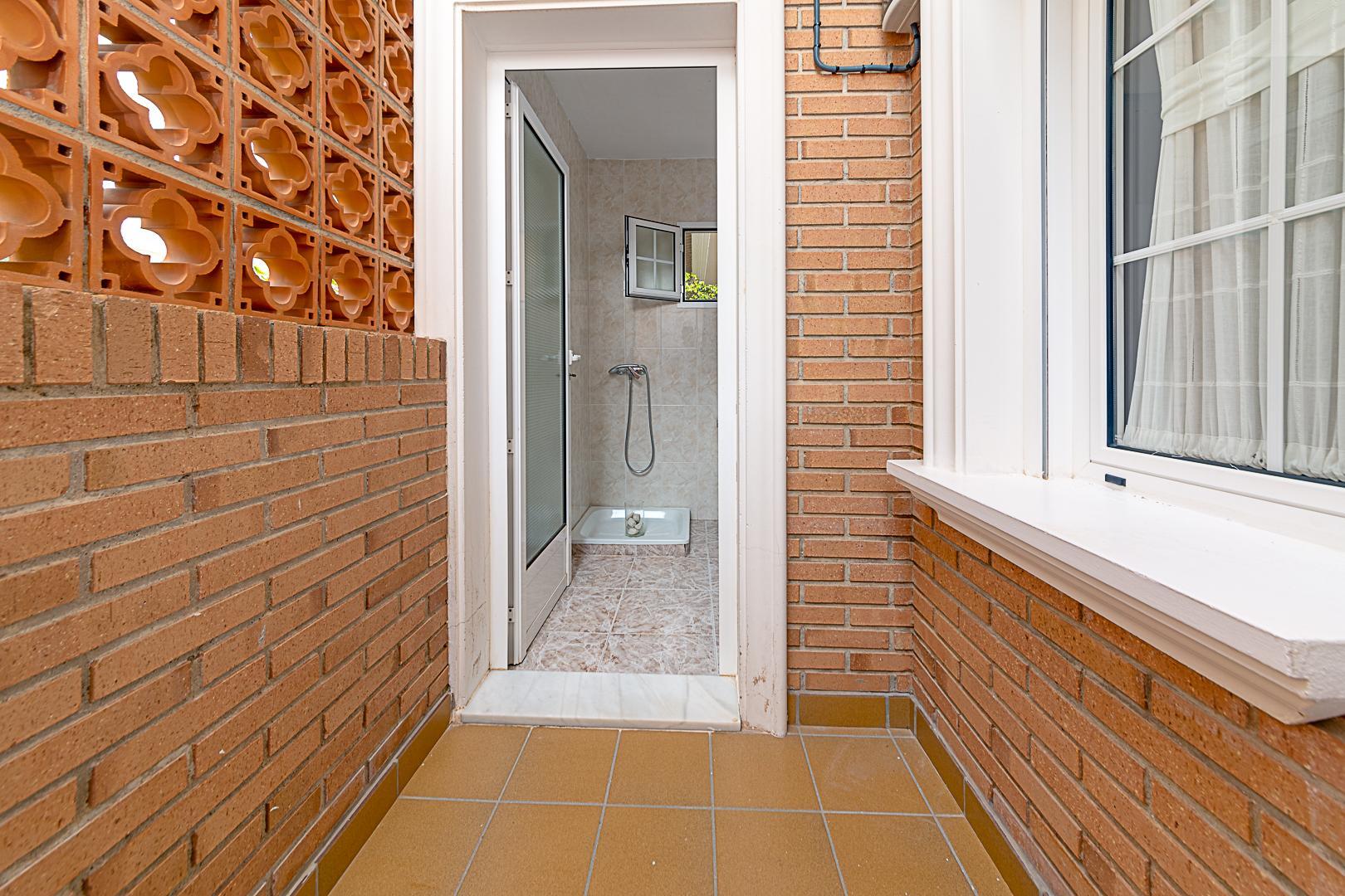 Resale - 5 Bedroom 3 Bathroom Chalet in Torrevieja - La Veleta - Alicante Resale - 5 Bedroom 3 Bathroom Chalet in Torrevieja - La Veleta - Alicante