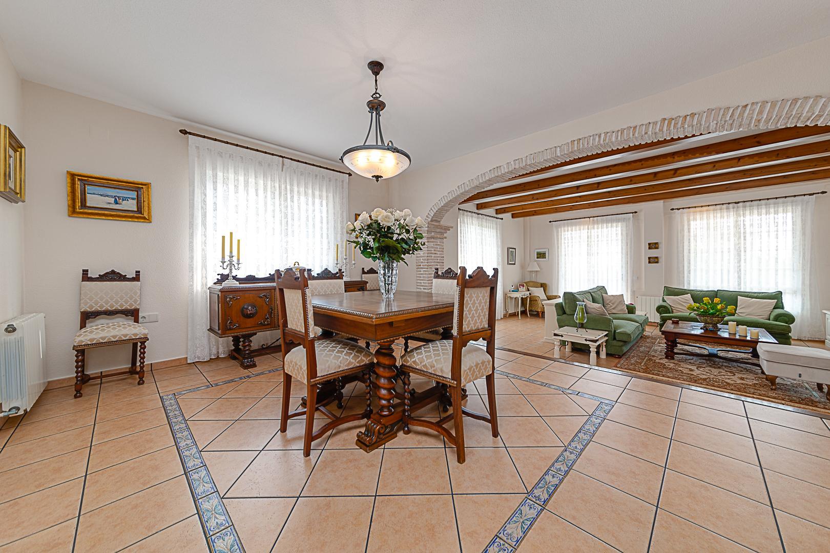Resale - 5 Bedroom 3 Bathroom Chalet in Torrevieja - La Veleta - Alicante Resale - 5 Bedroom 3 Bathroom Chalet in Torrevieja - La Veleta - Alicante