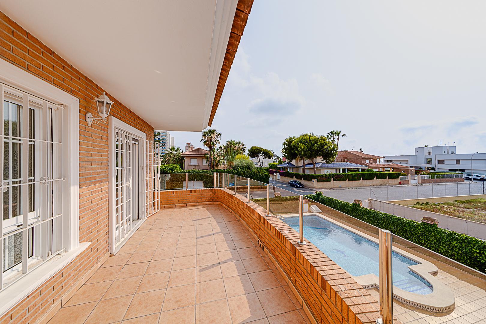 Resale - 5 Bedroom 3 Bathroom Chalet in Torrevieja - La Veleta - Alicante Resale - 5 Bedroom 3 Bathroom Chalet in Torrevieja - La Veleta - Alicante