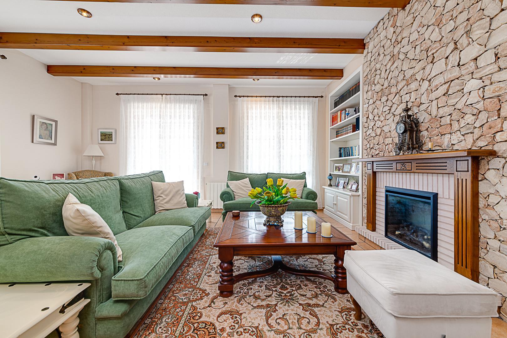 Resale - 5 Bedroom 3 Bathroom Chalet in Torrevieja - La Veleta - Alicante Resale - 5 Bedroom 3 Bathroom Chalet in Torrevieja - La Veleta - Alicante