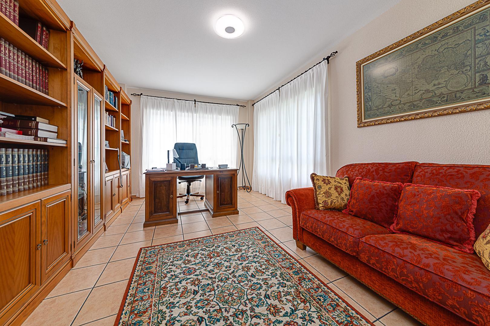 Resale - 5 Bedroom 3 Bathroom Chalet in Torrevieja - La Veleta - Alicante Resale - 5 Bedroom 3 Bathroom Chalet in Torrevieja - La Veleta - Alicante