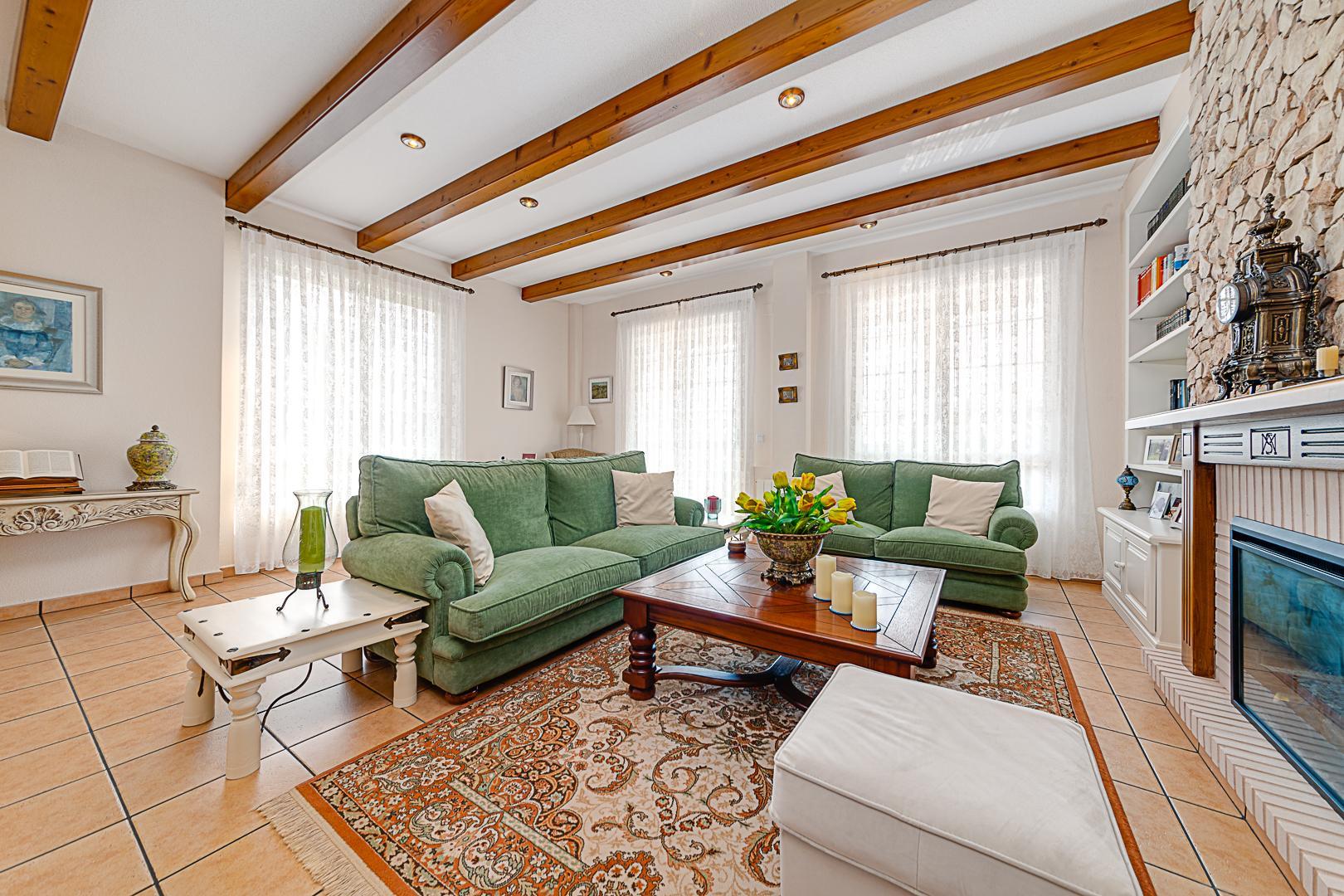 Resale - 5 Bedroom 3 Bathroom Chalet in Torrevieja - La Veleta - Alicante Resale - 5 Bedroom 3 Bathroom Chalet in Torrevieja - La Veleta - Alicante