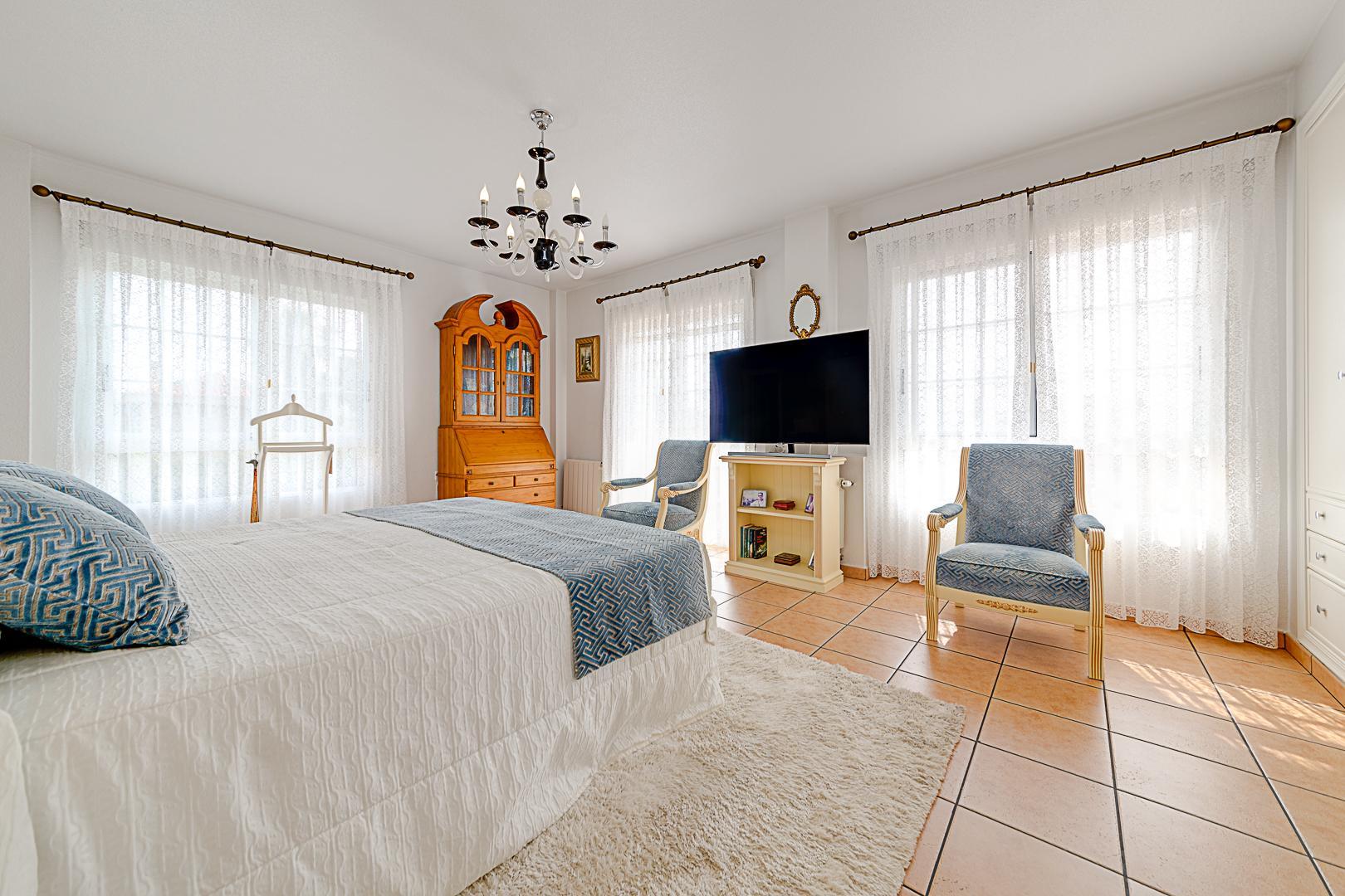 Resale - 5 Bedroom 3 Bathroom Chalet in Torrevieja - La Veleta - Alicante Resale - 5 Bedroom 3 Bathroom Chalet in Torrevieja - La Veleta - Alicante