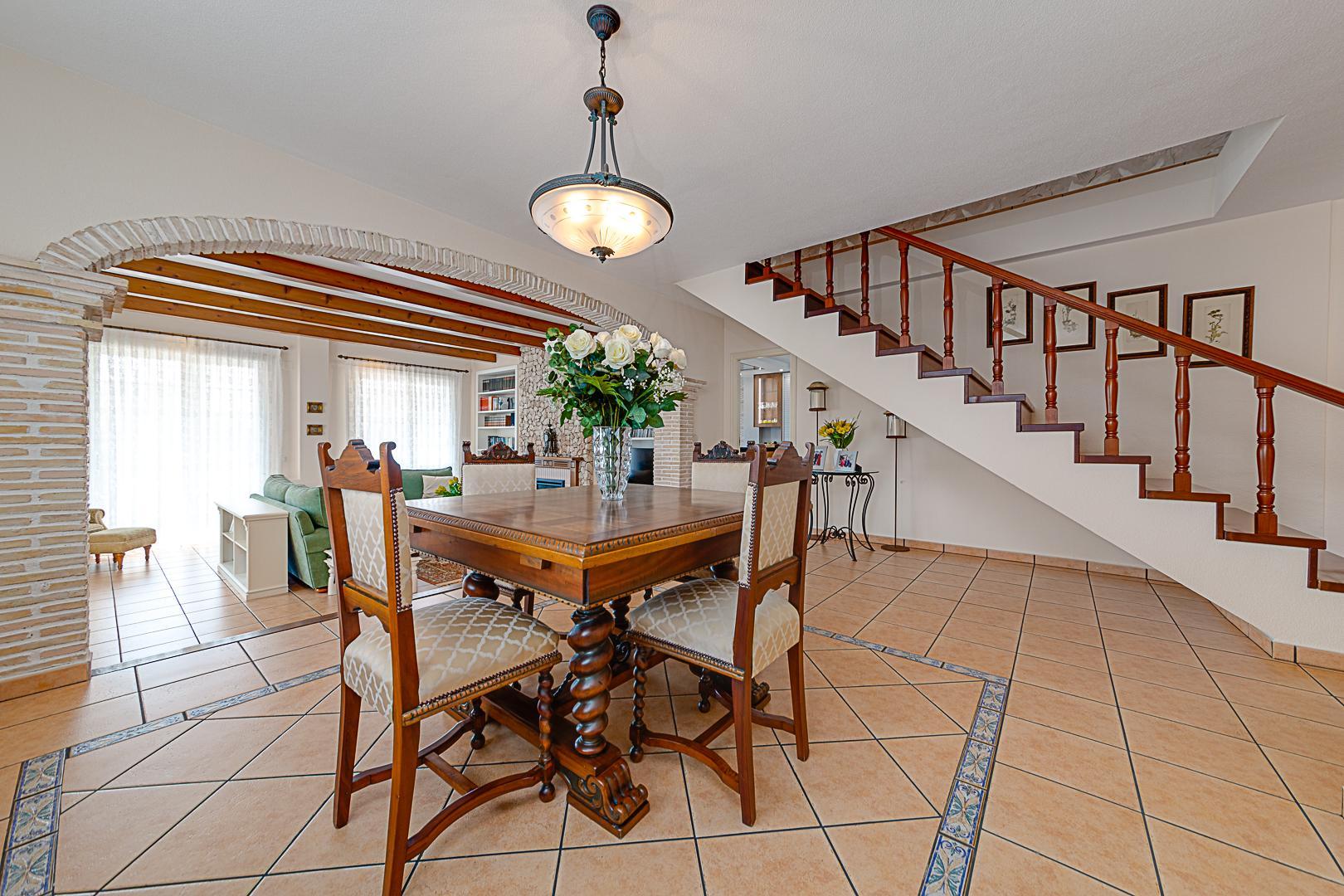 Resale - 5 Bedroom 3 Bathroom Chalet in Torrevieja - La Veleta - Alicante Resale - 5 Bedroom 3 Bathroom Chalet in Torrevieja - La Veleta - Alicante
