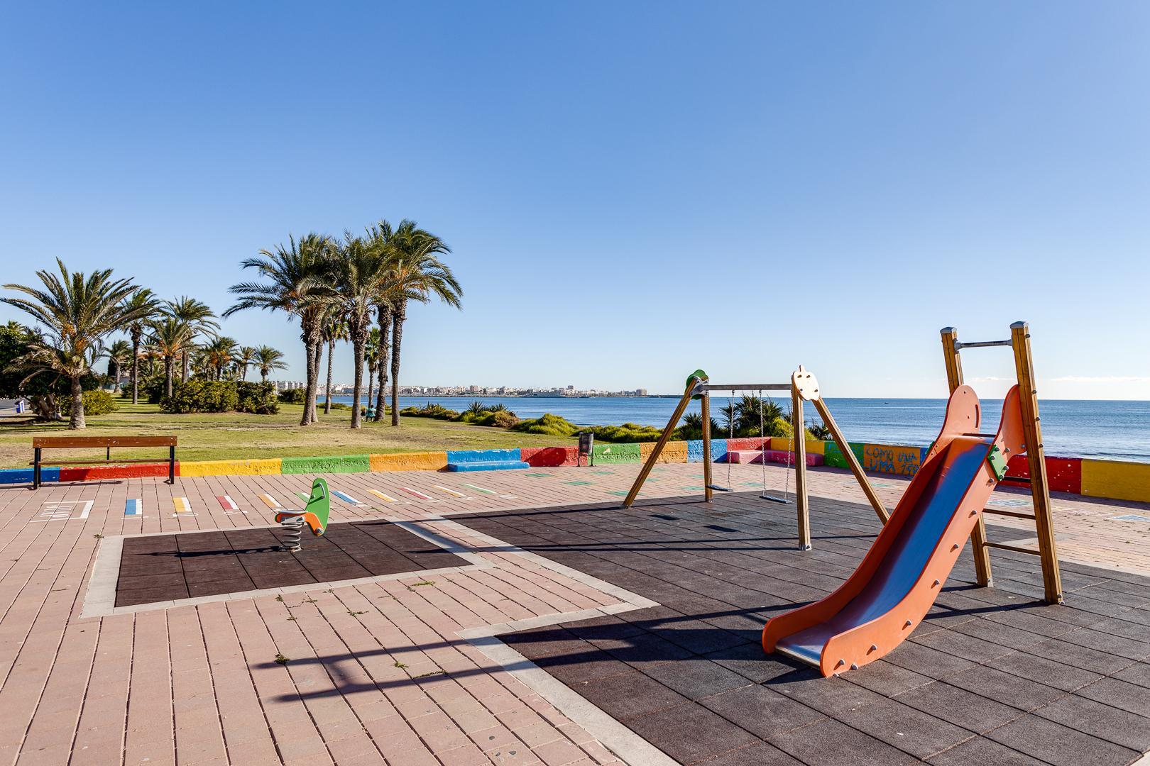 Resale - 5 Bedroom 3 Bathroom Chalet in Torrevieja - La Veleta - Alicante Resale - 5 Bedroom 3 Bathroom Chalet in Torrevieja - La Veleta - Alicante