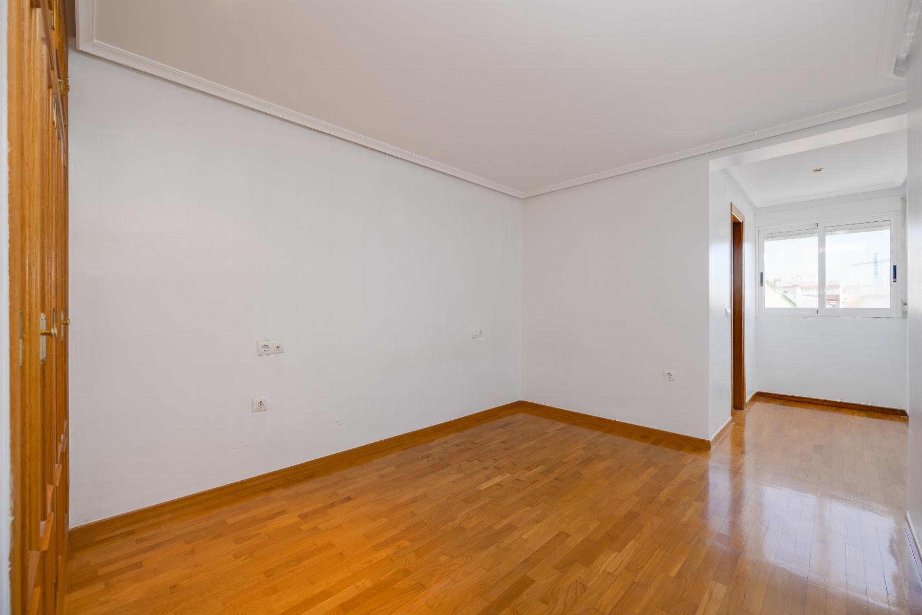 Resale - 3 Bedroom 2 Bathroom Apartamento in Torrevieja - centro - Alicante Resale - 3 Bedroom 2 Bathroom Apartamento in Torrevieja - centro - Alicante