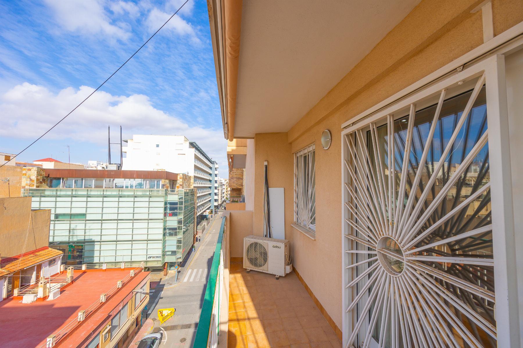 Resale - 3 Bedroom 2 Bathroom Apartamento in Torrevieja - centro - Alicante Resale - 3 Bedroom 2 Bathroom Apartamento in Torrevieja - centro - Alicante