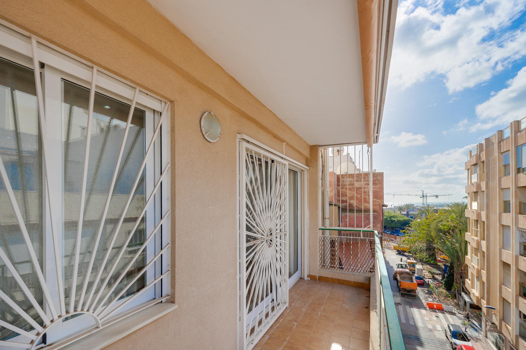Resale - 3 Bedroom 2 Bathroom Apartamento in Torrevieja - centro - Alicante Resale - 3 Bedroom 2 Bathroom Apartamento in Torrevieja - centro - Alicante