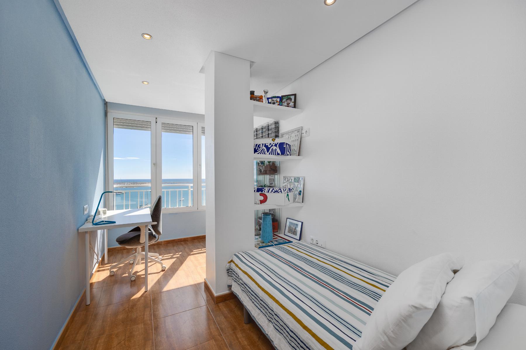 Resale - 3 Bedroom 2 Bathroom Apartamento in Torrevieja - Playa Acequion - Alicante Resale - 3 Bedroom 2 Bathroom Apartamento in Torrevieja - Playa Acequion - Alicante