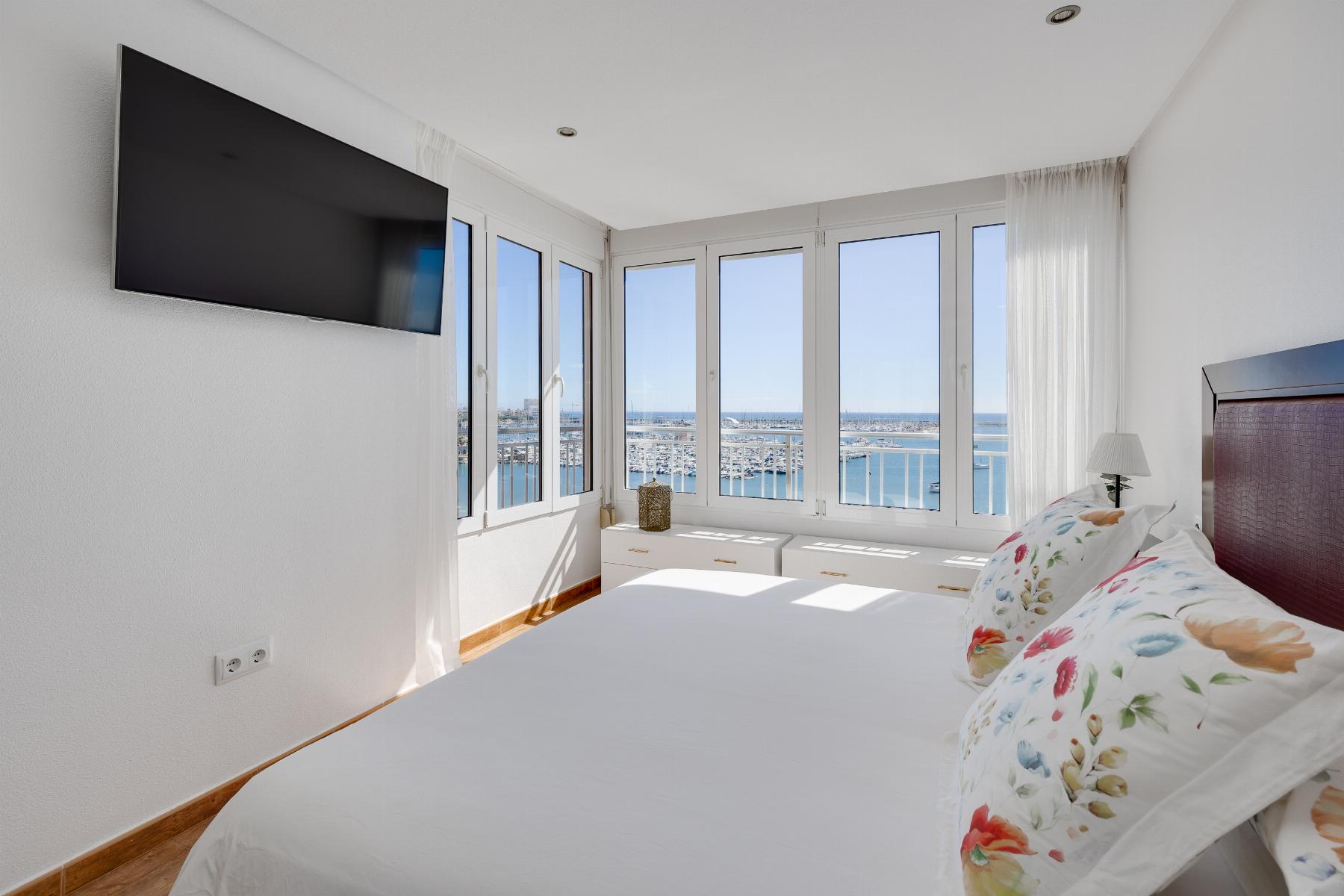 Resale - 3 Bedroom 2 Bathroom Apartamento in Torrevieja - Playa Acequion - Alicante Resale - 3 Bedroom 2 Bathroom Apartamento in Torrevieja - Playa Acequion - Alicante