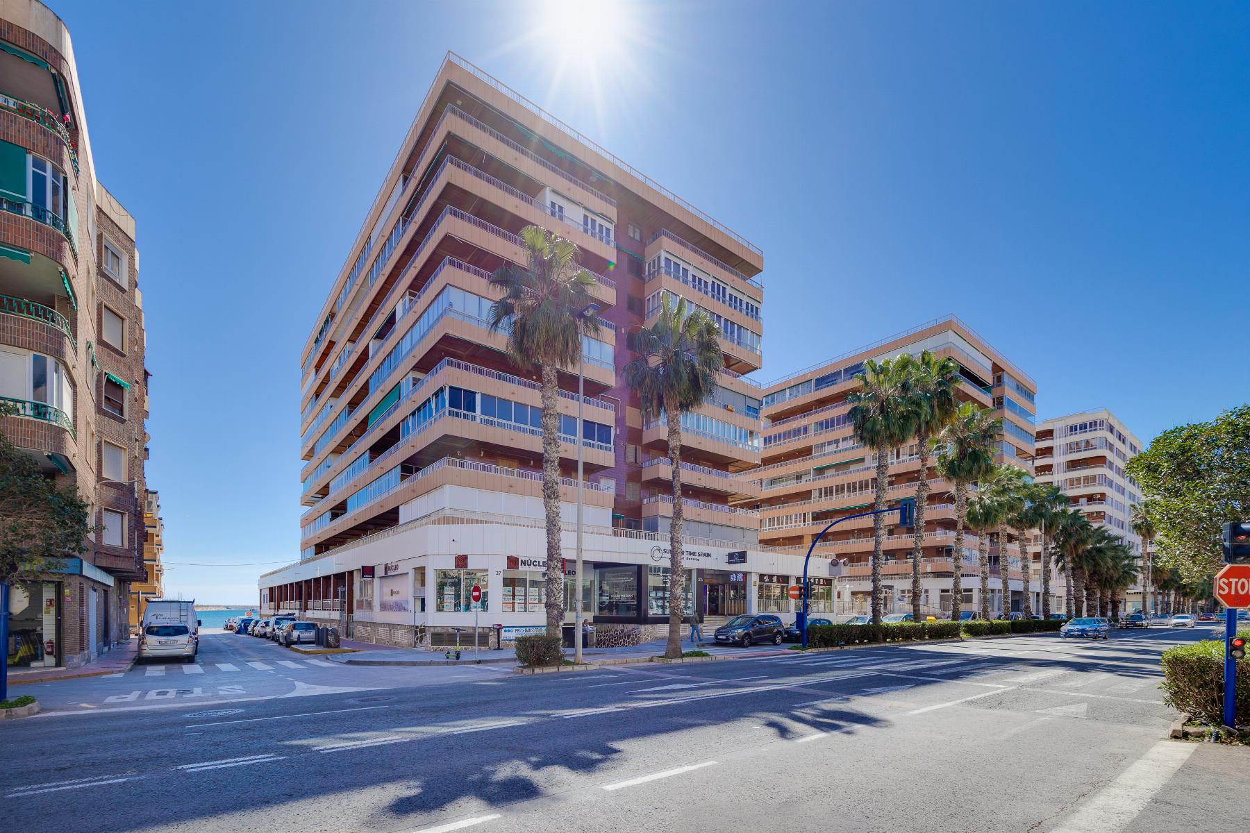 Resale - 3 Bedroom 2 Bathroom Apartamento in Torrevieja - Playa Acequion - Alicante Resale - 3 Bedroom 2 Bathroom Apartamento in Torrevieja - Playa Acequion - Alicante
