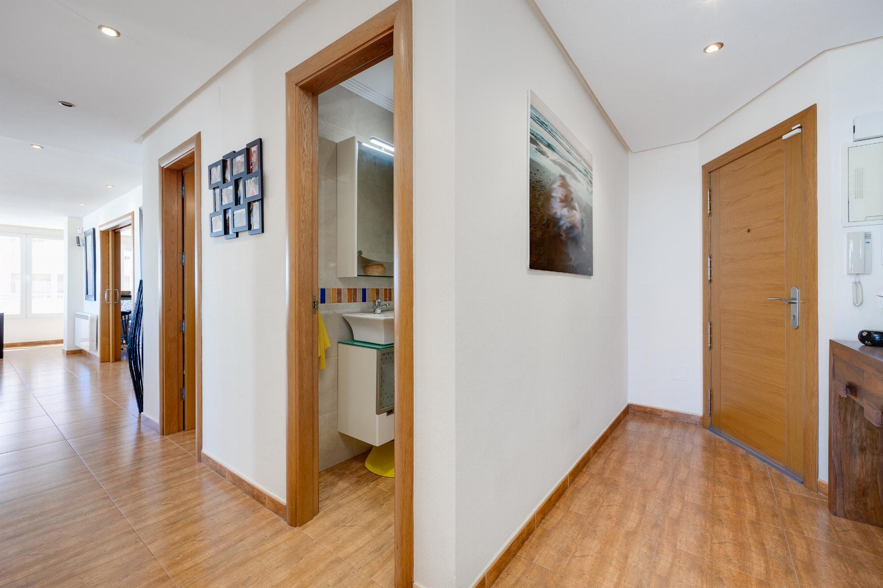 Resale - 3 Bedroom 2 Bathroom Apartamento in Torrevieja - Playa Acequion - Alicante Resale - 3 Bedroom 2 Bathroom Apartamento in Torrevieja - Playa Acequion - Alicante