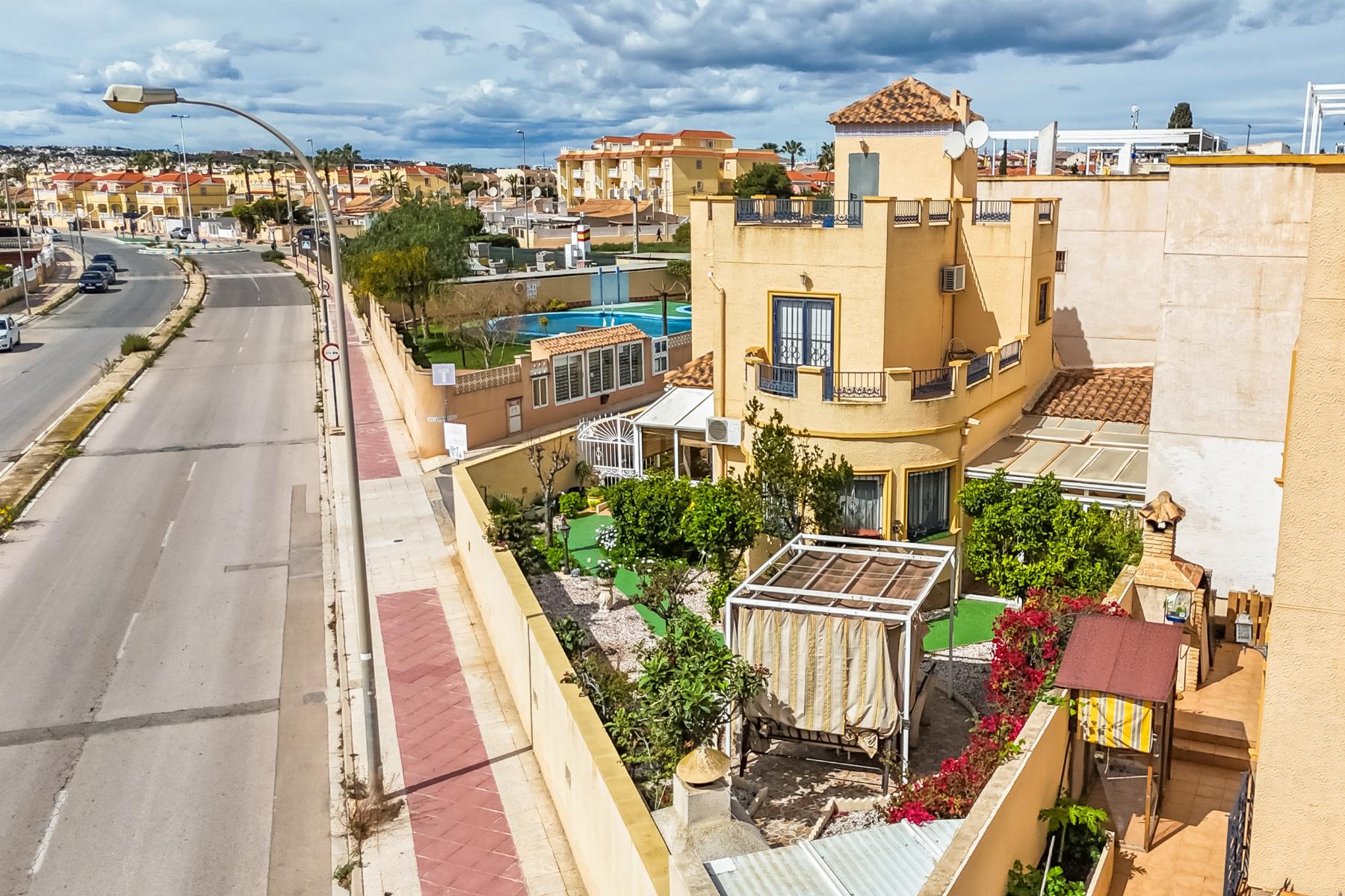 Resale - 3 Bedroom 2 Bathroom Chalet in Orihuela Costa - La Zenia- Orihuela costa - Alicante Resale - 3 Bedroom 2 Bathroom Chalet in Orihuela Costa - La Zenia- Orihuela costa - Alicante