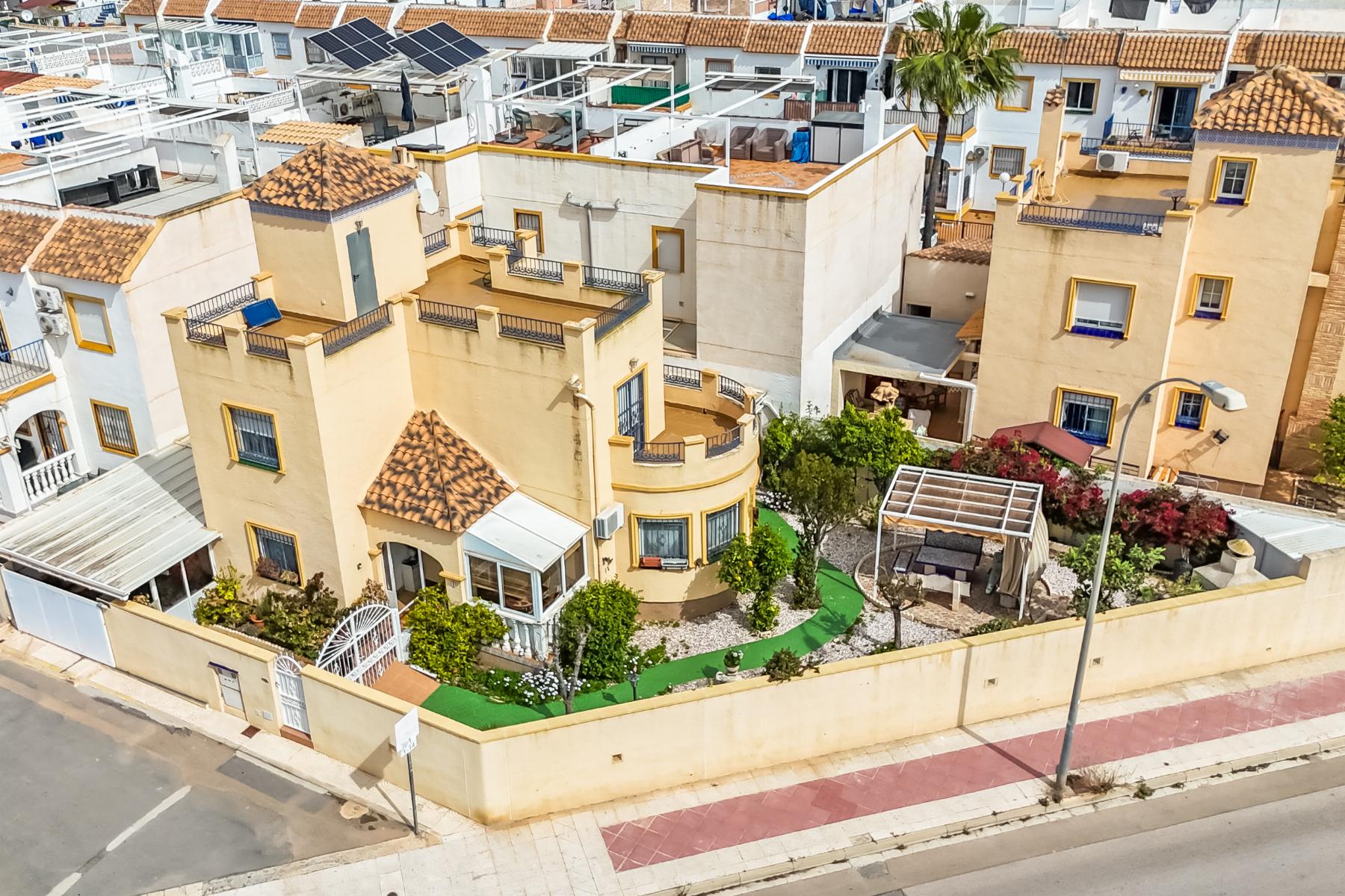 Resale - 3 Bedroom 2 Bathroom Chalet in Orihuela Costa - La Zenia- Orihuela costa - Alicante Resale - 3 Bedroom 2 Bathroom Chalet in Orihuela Costa - La Zenia- Orihuela costa - Alicante