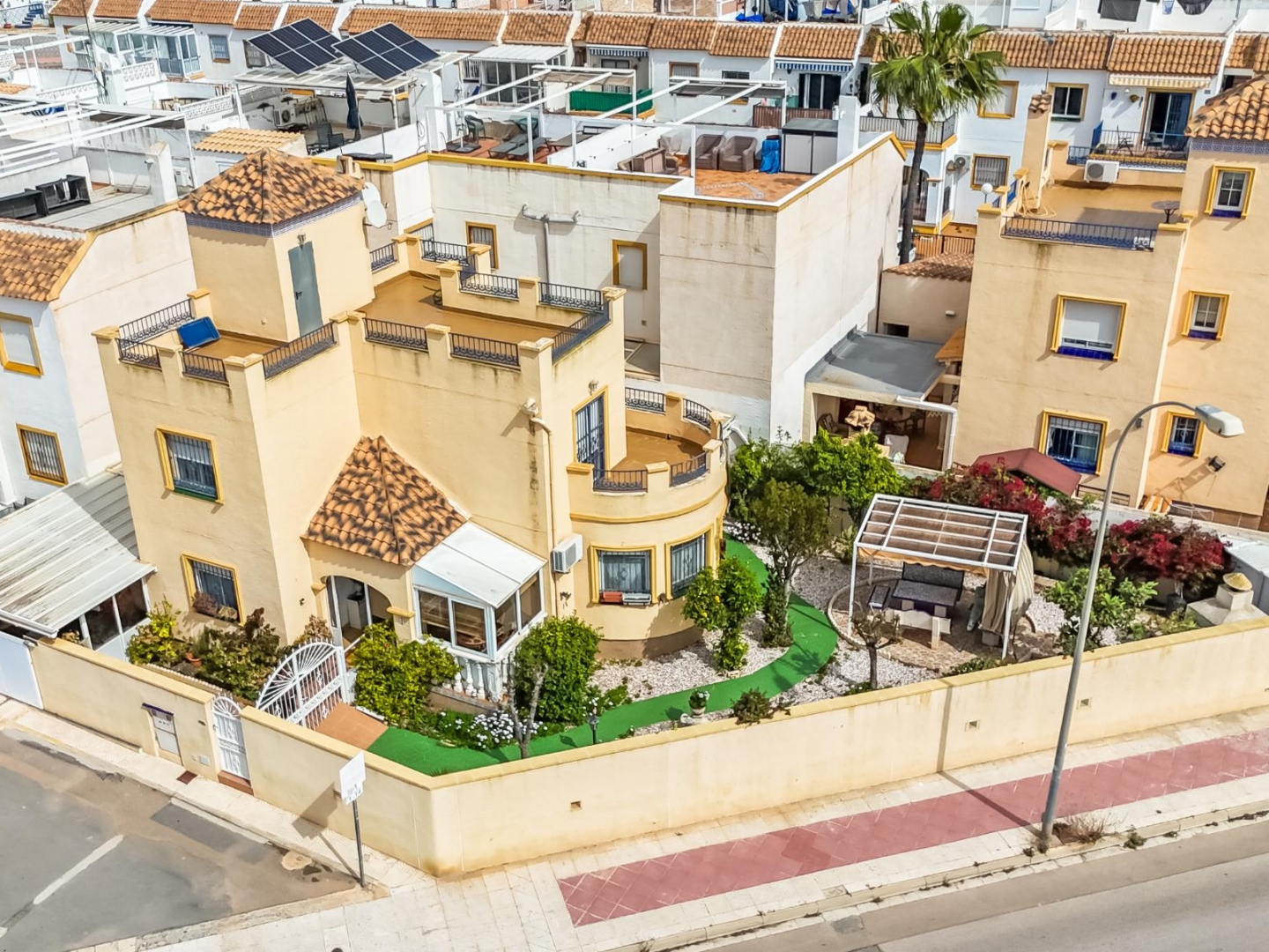 3 Bedroom 2 Bathroom Chalet in Orihuela Costa