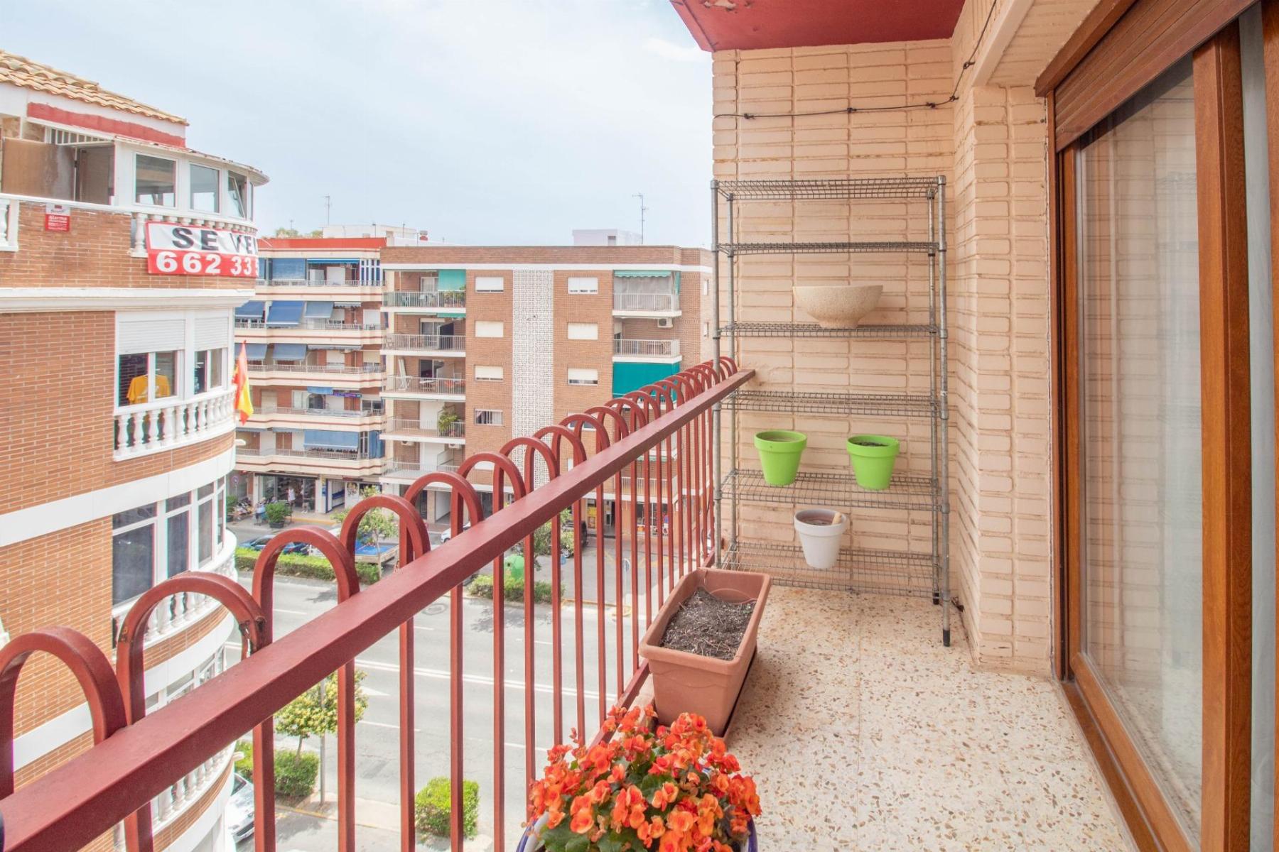 Resale - 3 Bedroom 1 Bathroom Apartamento in Torrevieja - Playa Acequion - Alicante Resale - 3 Bedroom 1 Bathroom Apartamento in Torrevieja - Playa Acequion - Alicante