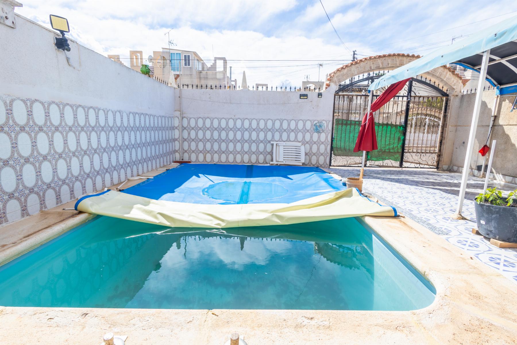 Resale - 4 Bedroom 2 Bathroom Chalet in Torrevieja - torreta III - Alicante Resale - 4 Bedroom 2 Bathroom Chalet in Torrevieja - torreta III - Alicante