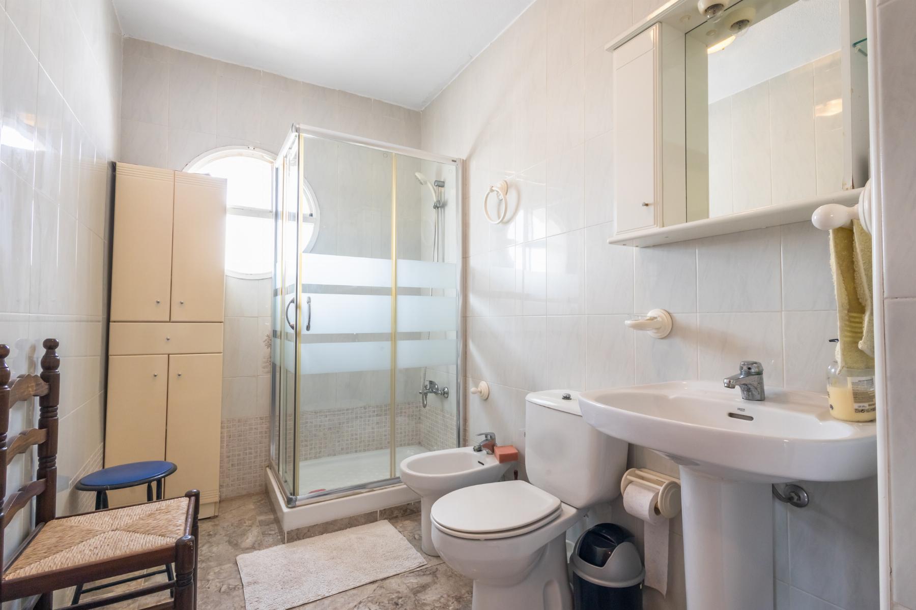 Resale - 4 Bedroom 2 Bathroom Chalet in Torrevieja - torreta III - Alicante Resale - 4 Bedroom 2 Bathroom Chalet in Torrevieja - torreta III - Alicante