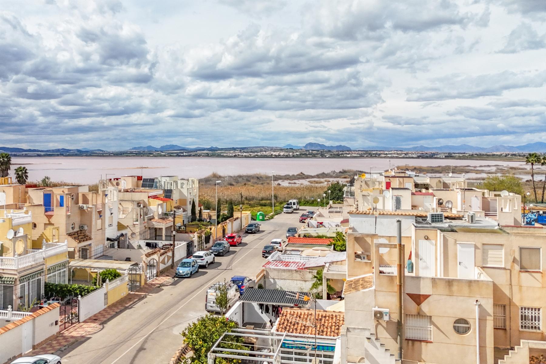 Resale - 4 Bedroom 2 Bathroom Chalet in Torrevieja - torreta III - Alicante Resale - 4 Bedroom 2 Bathroom Chalet in Torrevieja - torreta III - Alicante