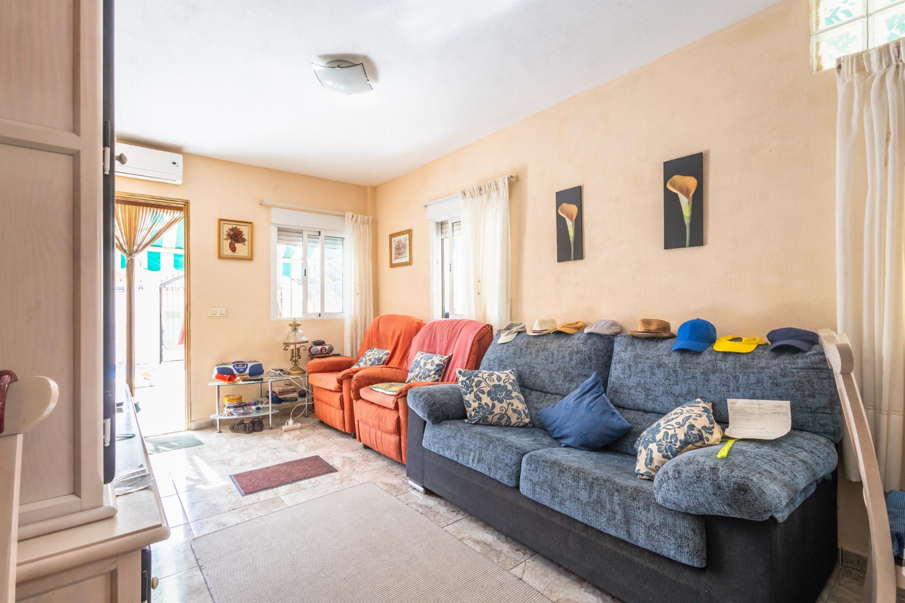 Resale - 4 Bedroom 2 Bathroom Chalet in Torrevieja - torreta III - Alicante Resale - 4 Bedroom 2 Bathroom Chalet in Torrevieja - torreta III - Alicante