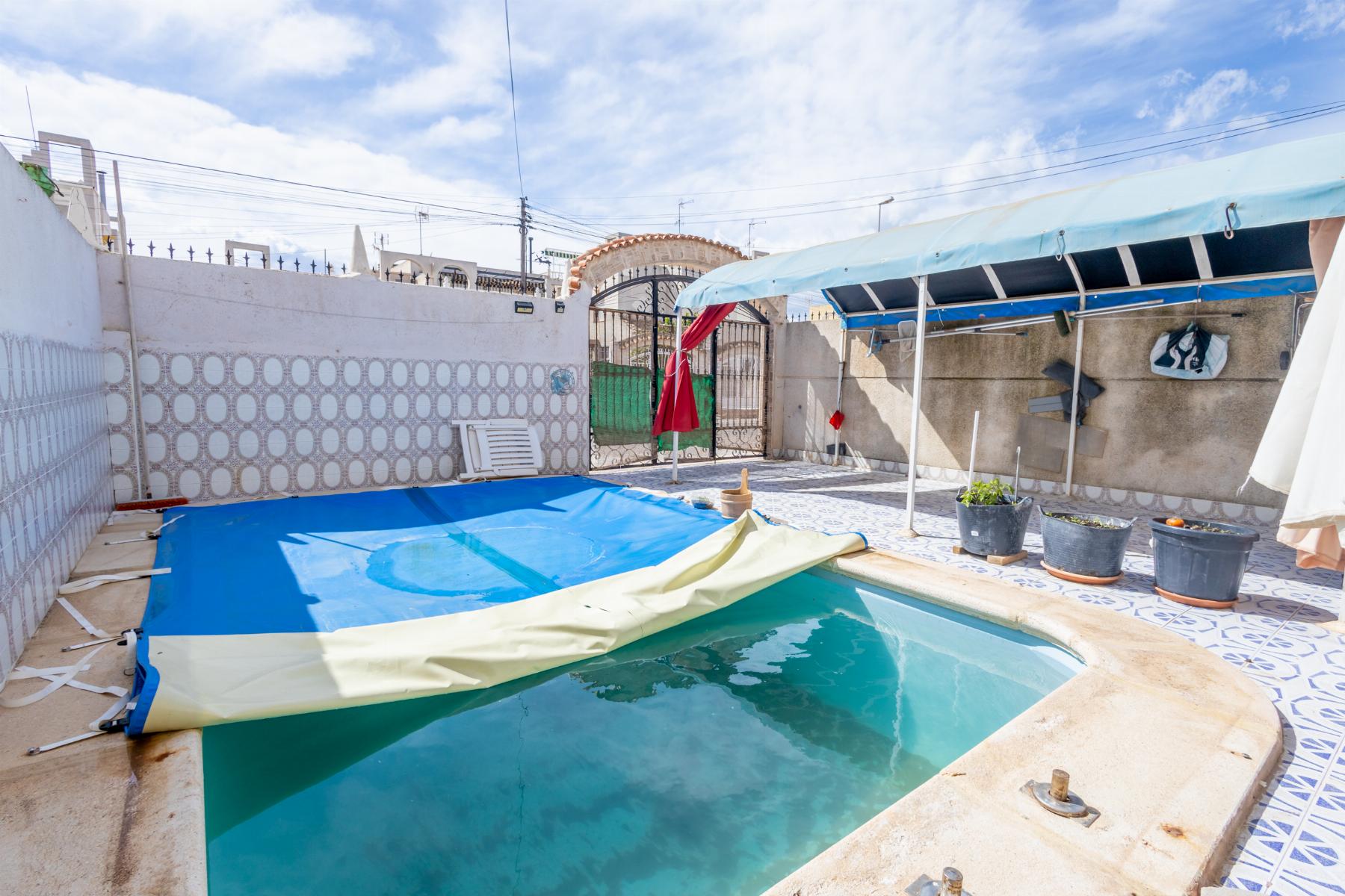 Resale - 4 Bedroom 2 Bathroom Chalet in Torrevieja - torreta III - Alicante Resale - 4 Bedroom 2 Bathroom Chalet in Torrevieja - torreta III - Alicante