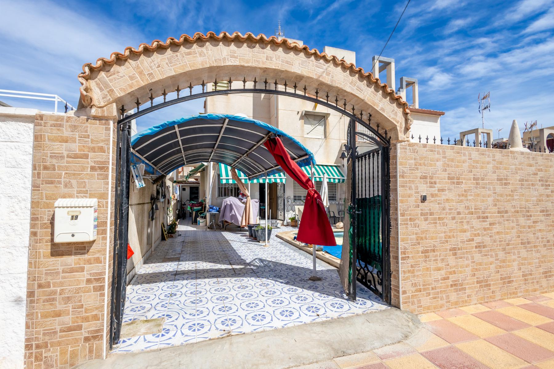 Resale - 4 Bedroom 2 Bathroom Chalet in Torrevieja - torreta III - Alicante Resale - 4 Bedroom 2 Bathroom Chalet in Torrevieja - torreta III - Alicante