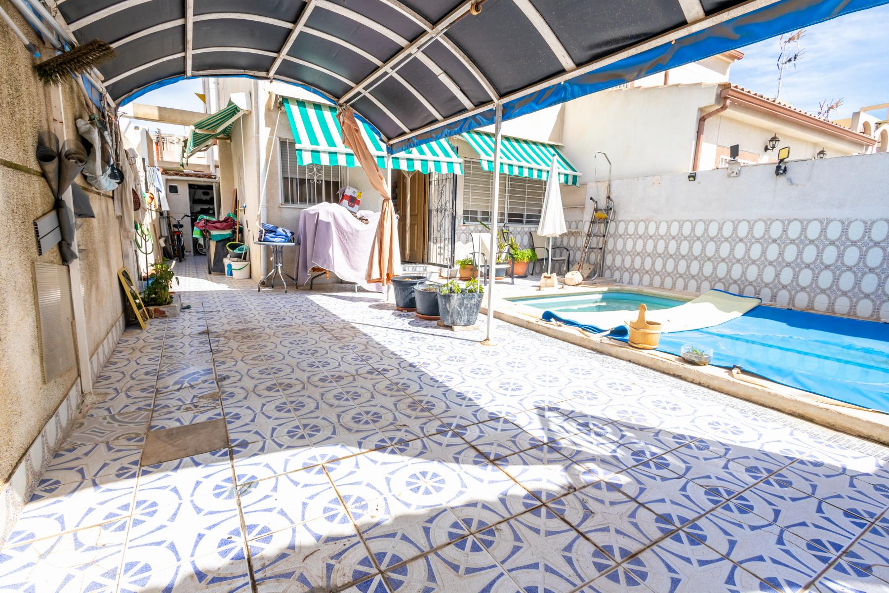 Resale - 4 Bedroom 2 Bathroom Chalet in Torrevieja - torreta III - Alicante Resale - 4 Bedroom 2 Bathroom Chalet in Torrevieja - torreta III - Alicante