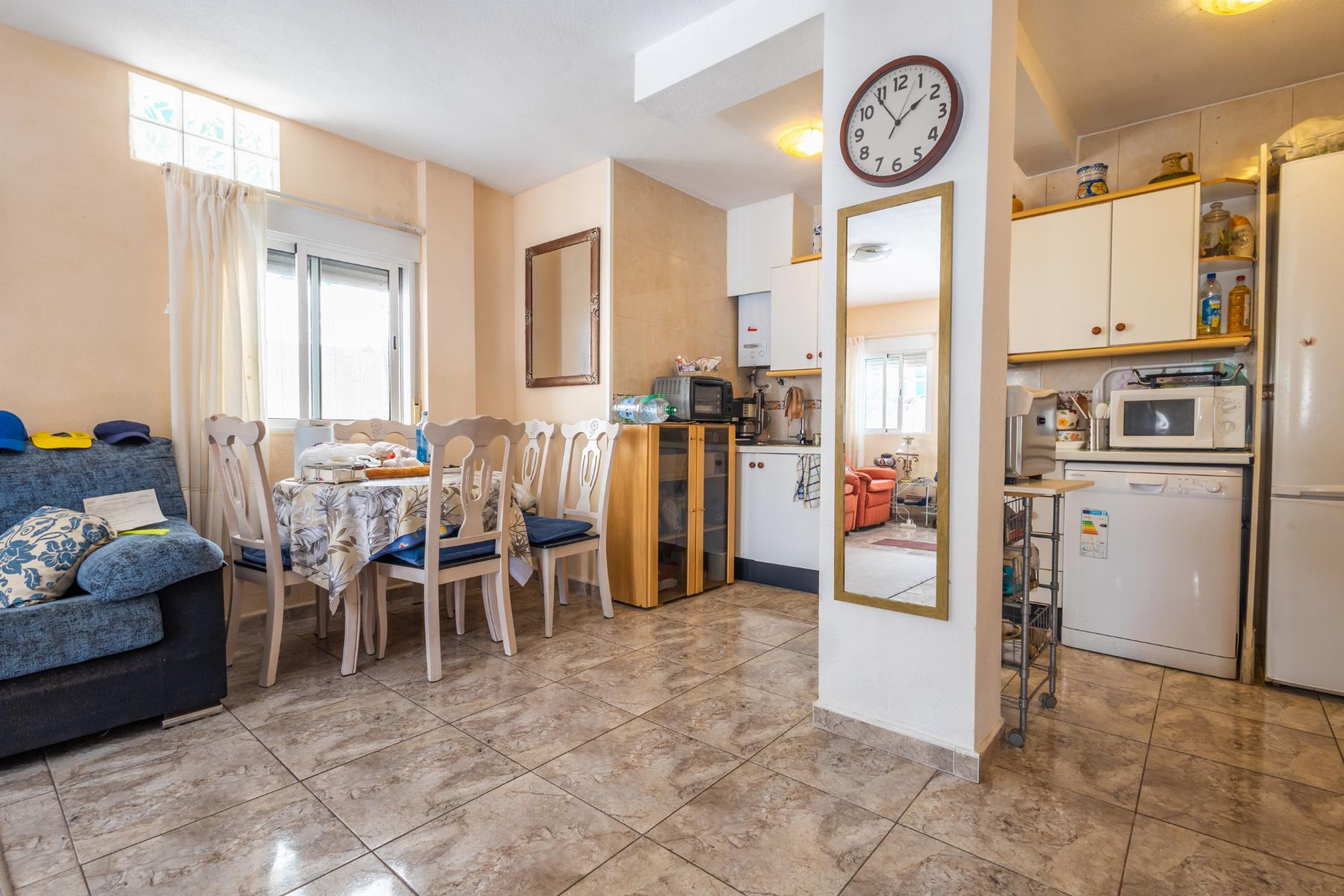 Resale - 4 Bedroom 2 Bathroom Chalet in Torrevieja - torreta III - Alicante Resale - 4 Bedroom 2 Bathroom Chalet in Torrevieja - torreta III - Alicante