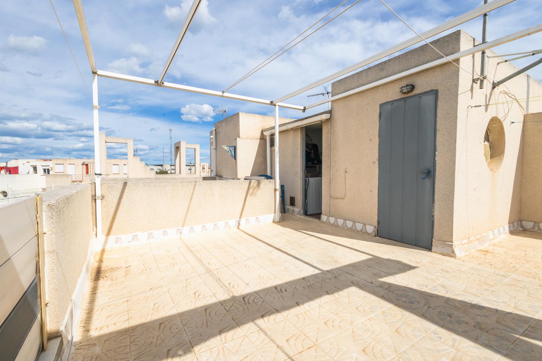 Resale - 4 Bedroom 2 Bathroom Chalet in Torrevieja - torreta III - Alicante Resale - 4 Bedroom 2 Bathroom Chalet in Torrevieja - torreta III - Alicante