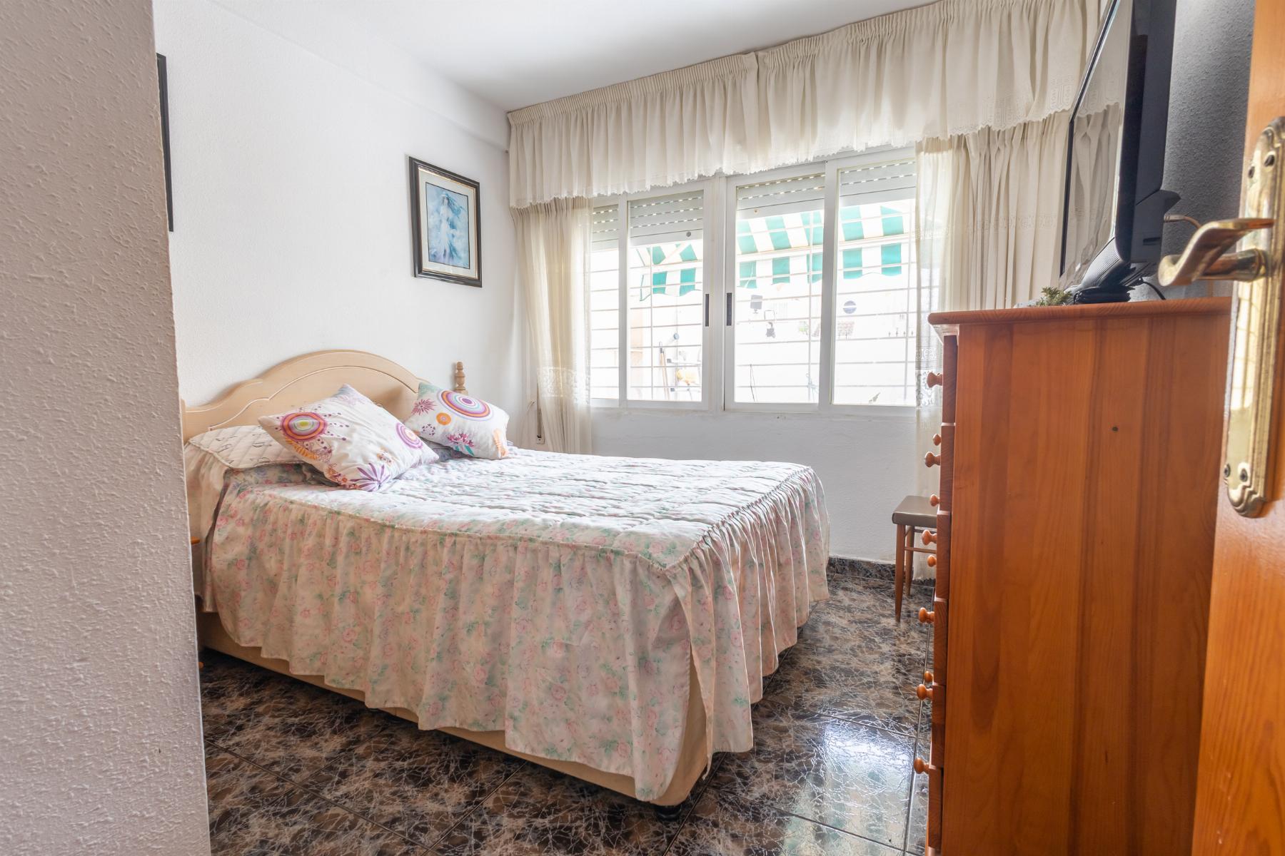 Resale - 4 Bedroom 2 Bathroom Chalet in Torrevieja - torreta III - Alicante Resale - 4 Bedroom 2 Bathroom Chalet in Torrevieja - torreta III - Alicante