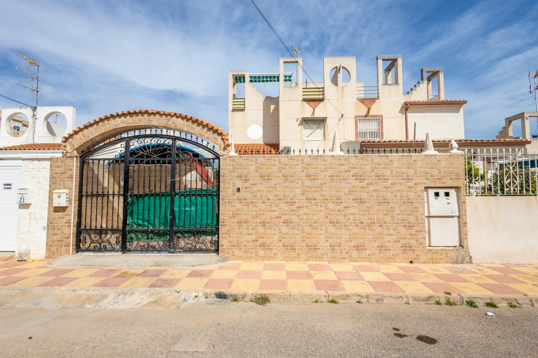 Resale - 4 Bedroom 2 Bathroom Chalet in Torrevieja - torreta III - Alicante Resale - 4 Bedroom 2 Bathroom Chalet in Torrevieja - torreta III - Alicante