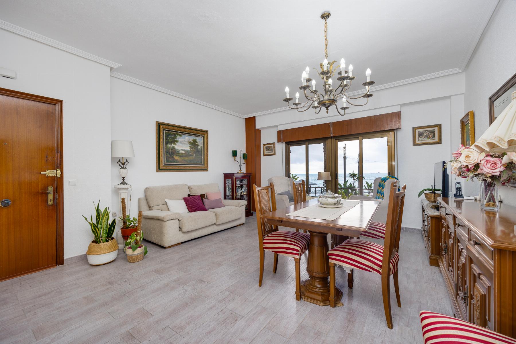 Resale - 4 Bedroom 2 Bathroom Apartamento in Torrevieja - Piscinas naturales - Alicante Resale - 4 Bedroom 2 Bathroom Apartamento in Torrevieja - Piscinas naturales - Alicante