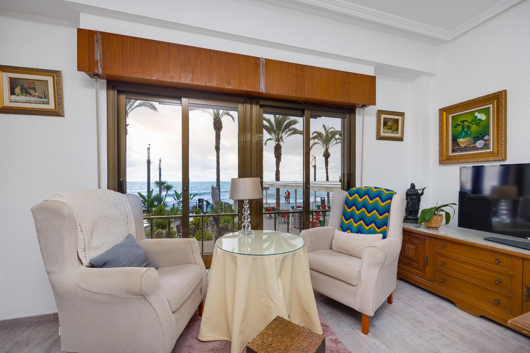 Resale - 4 Bedroom 2 Bathroom Apartamento in Torrevieja - Piscinas naturales - Alicante Resale - 4 Bedroom 2 Bathroom Apartamento in Torrevieja - Piscinas naturales - Alicante