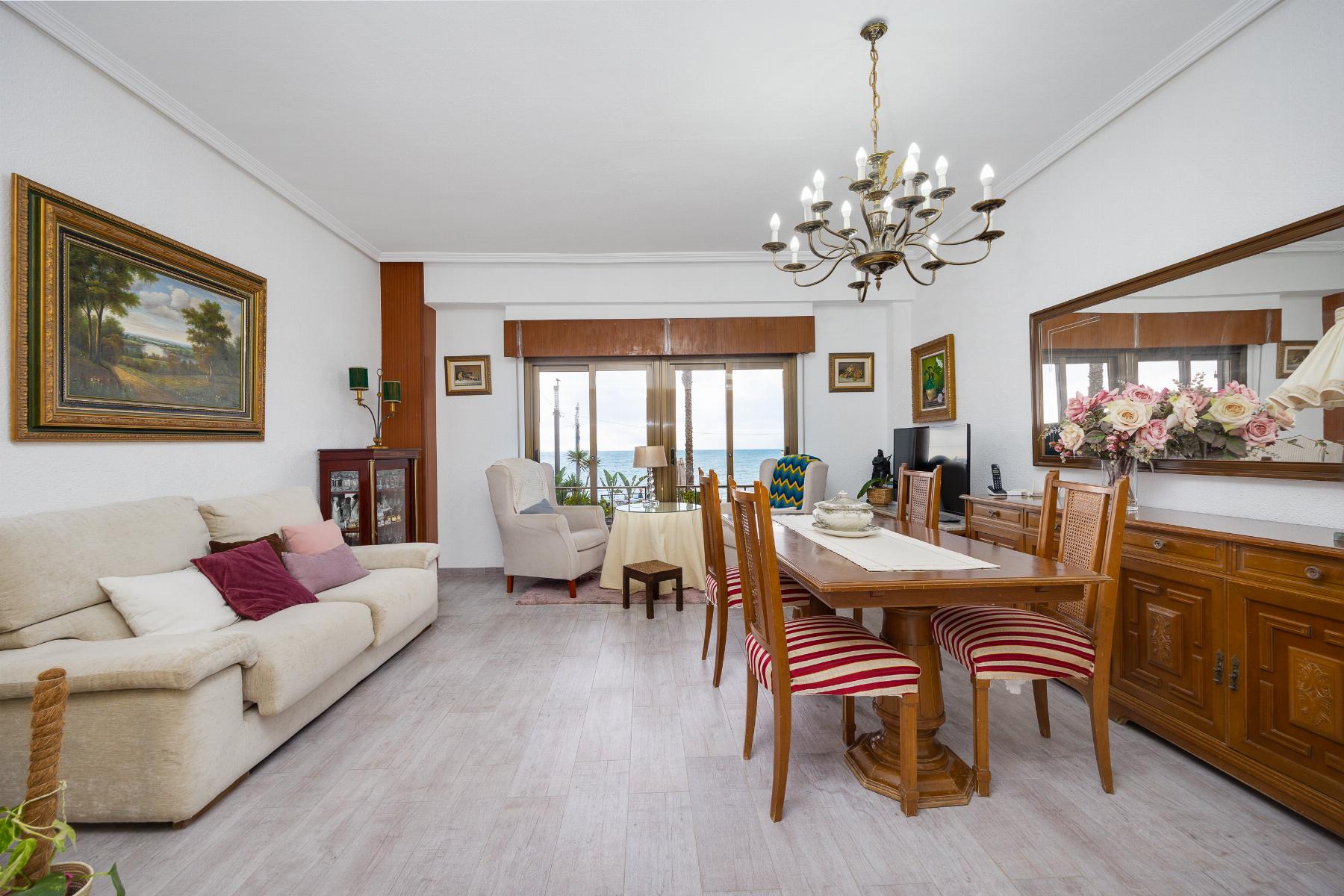 Resale - 4 Bedroom 2 Bathroom Apartamento in Torrevieja - Piscinas naturales - Alicante Resale - 4 Bedroom 2 Bathroom Apartamento in Torrevieja - Piscinas naturales - Alicante