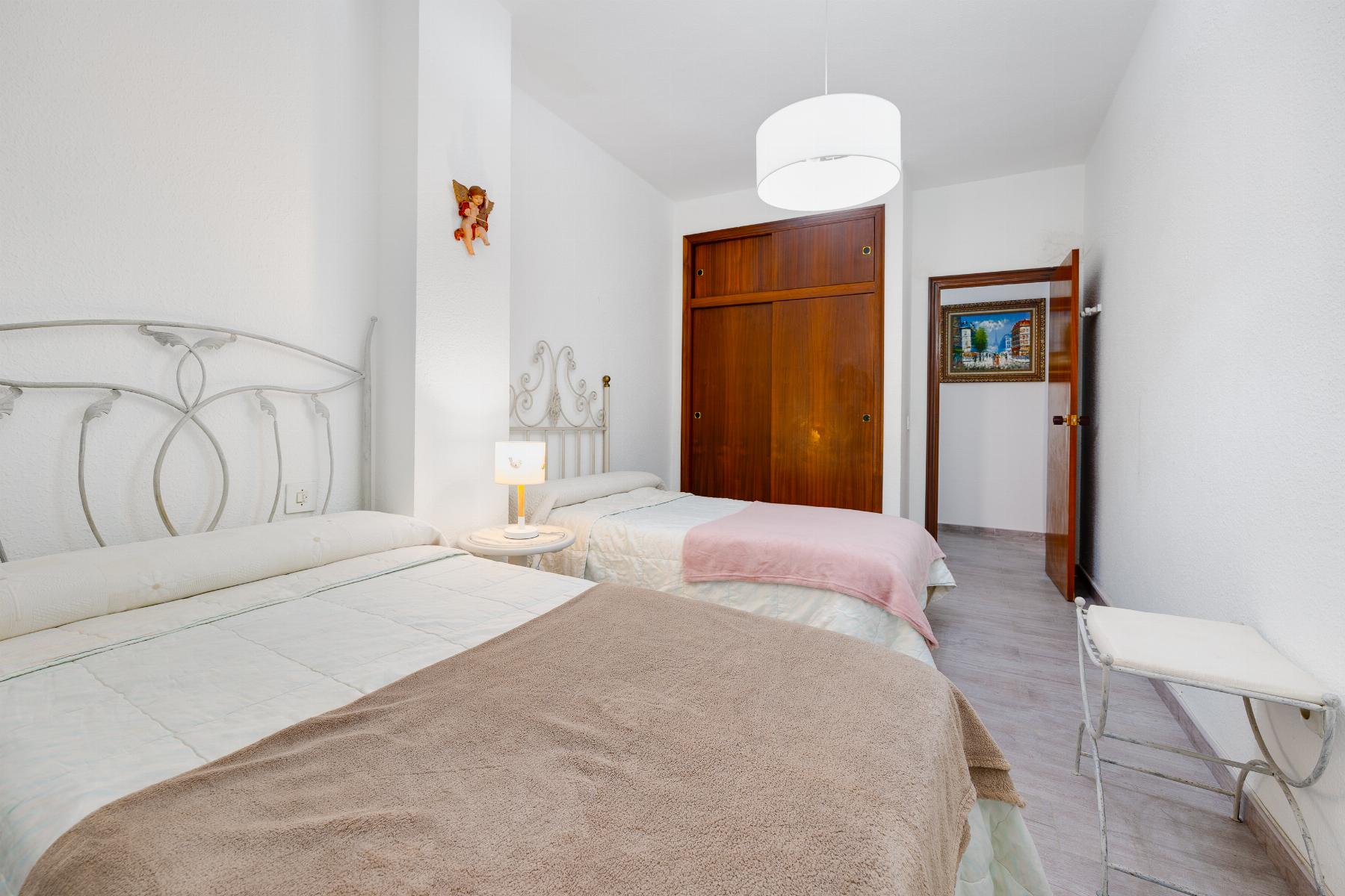 Resale - 4 Bedroom 2 Bathroom Apartamento in Torrevieja - Piscinas naturales - Alicante Resale - 4 Bedroom 2 Bathroom Apartamento in Torrevieja - Piscinas naturales - Alicante