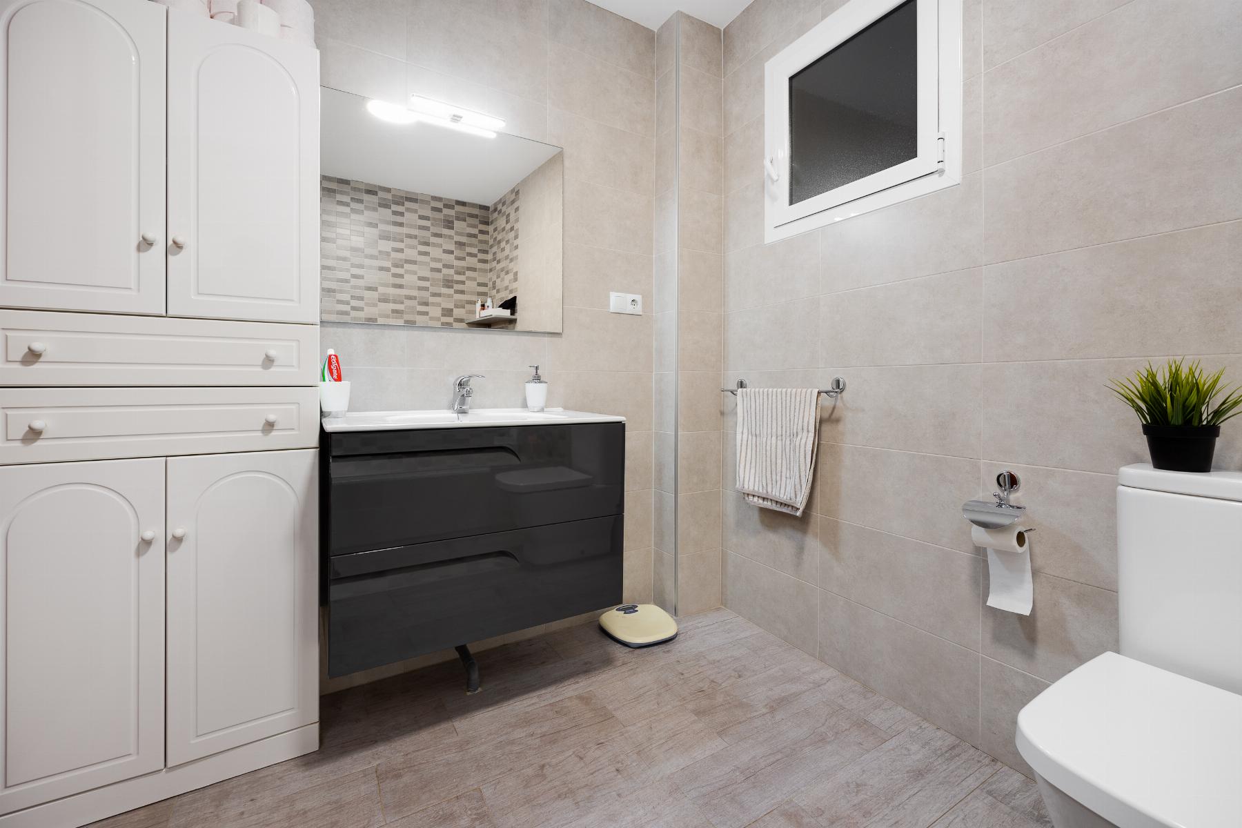 Resale - 4 Bedroom 2 Bathroom Apartamento in Torrevieja - Piscinas naturales - Alicante Resale - 4 Bedroom 2 Bathroom Apartamento in Torrevieja - Piscinas naturales - Alicante