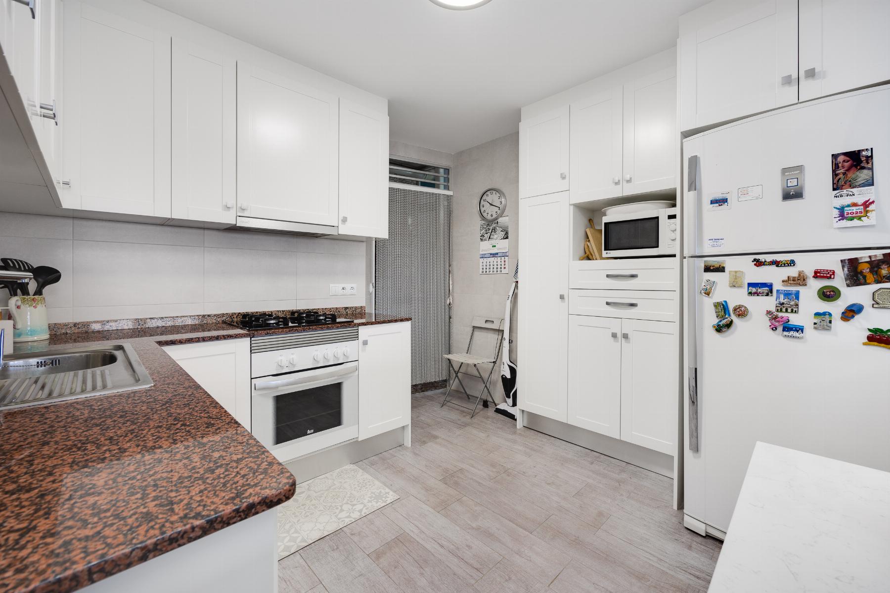 Resale - 4 Bedroom 2 Bathroom Apartamento in Torrevieja - Piscinas naturales - Alicante Resale - 4 Bedroom 2 Bathroom Apartamento in Torrevieja - Piscinas naturales - Alicante