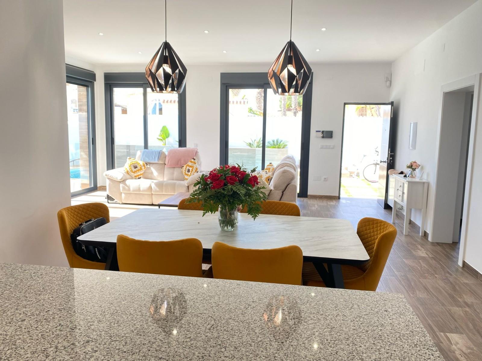 Resale - 3 Bedroom 3 Bathroom Chalet in Orihuela Costa - Villamartin - Alicante Resale - 3 Bedroom 3 Bathroom Chalet in Orihuela Costa - Villamartin - Alicante