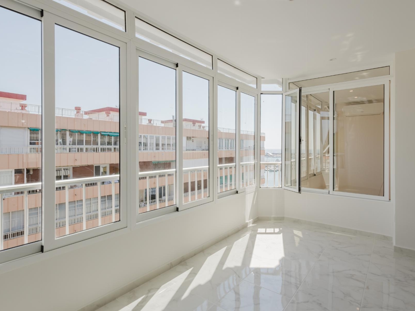 3 Bedroom 3 Bathroom Apartamento in Torrevieja