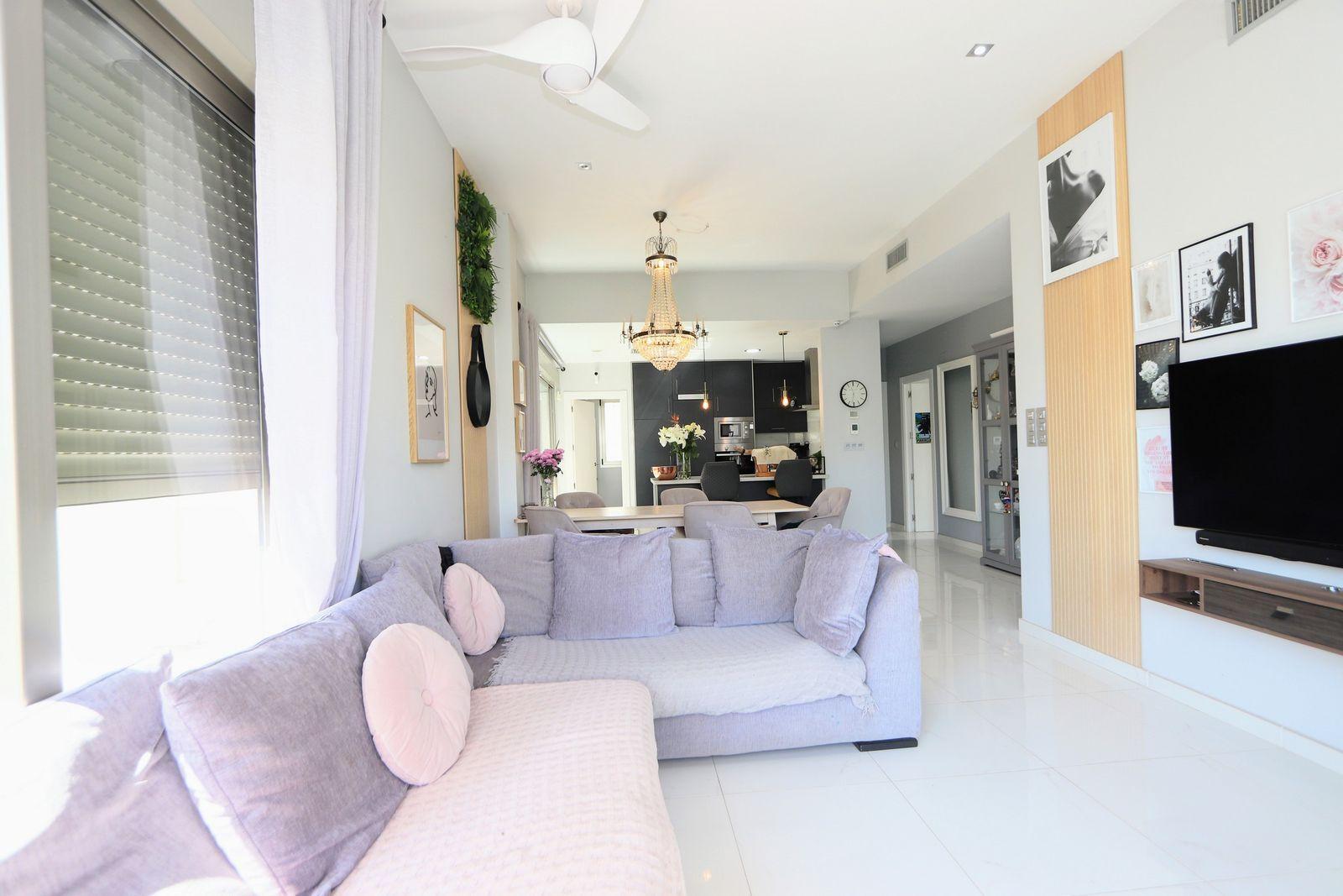 Resale - 5 Bedroom 4 Bathroom Chalet in Orihuela Costa - Villamartin - Alicante Resale - 5 Bedroom 4 Bathroom Chalet in Orihuela Costa - Villamartin - Alicante